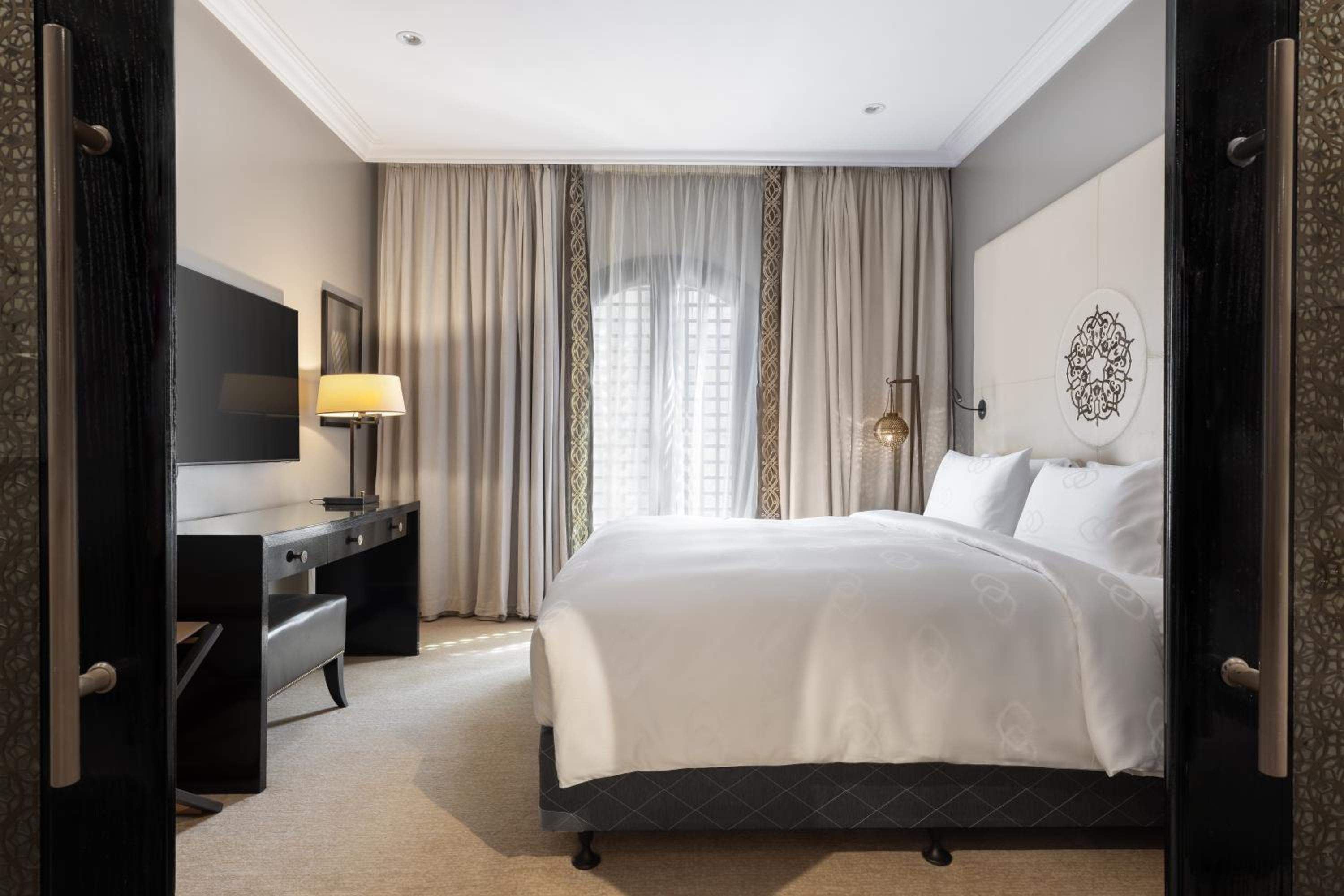 Prestige King Suite with Partial Haram Plaza View photo 1