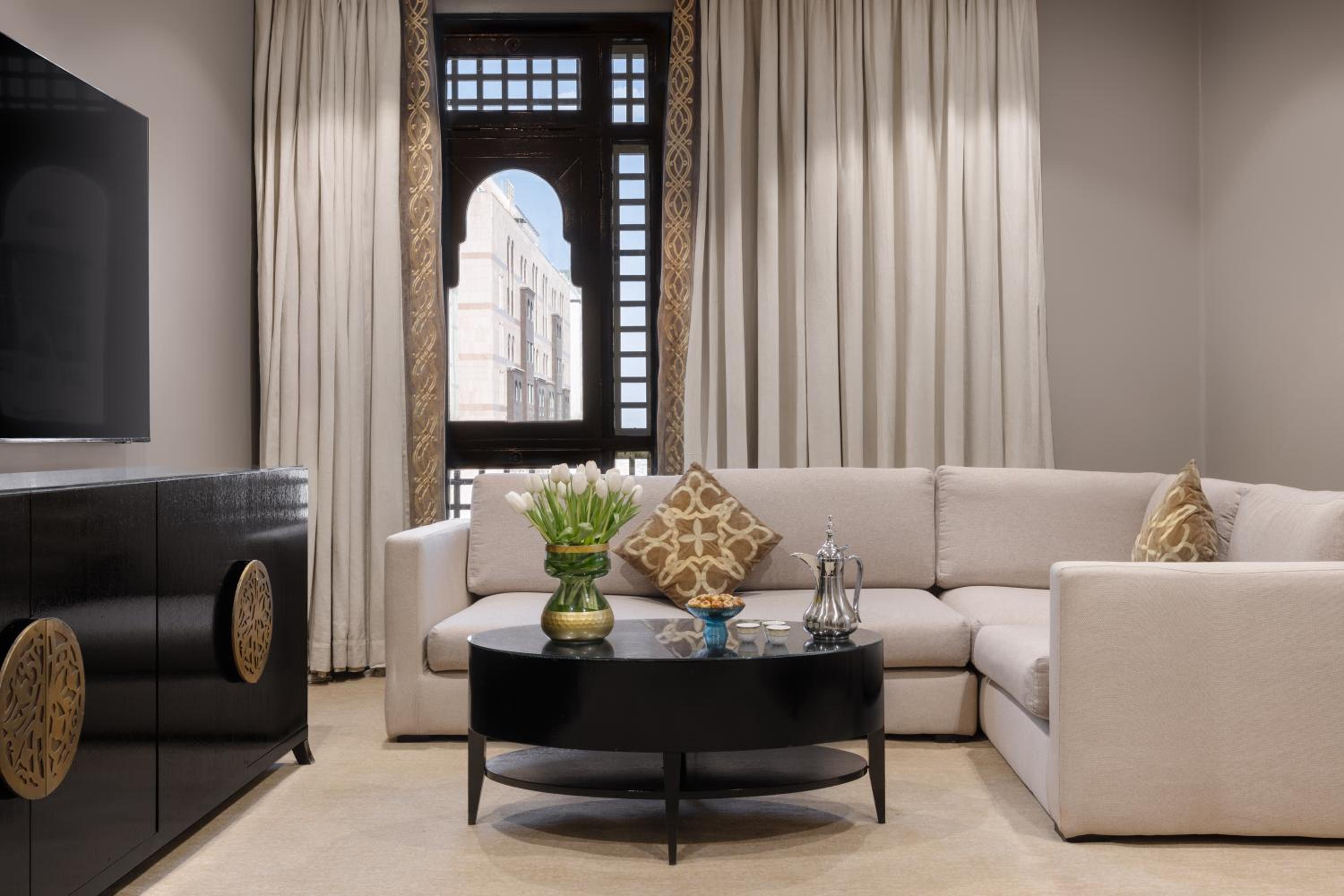 Three-Bedroom Presidential Suite with Haram View photo 3