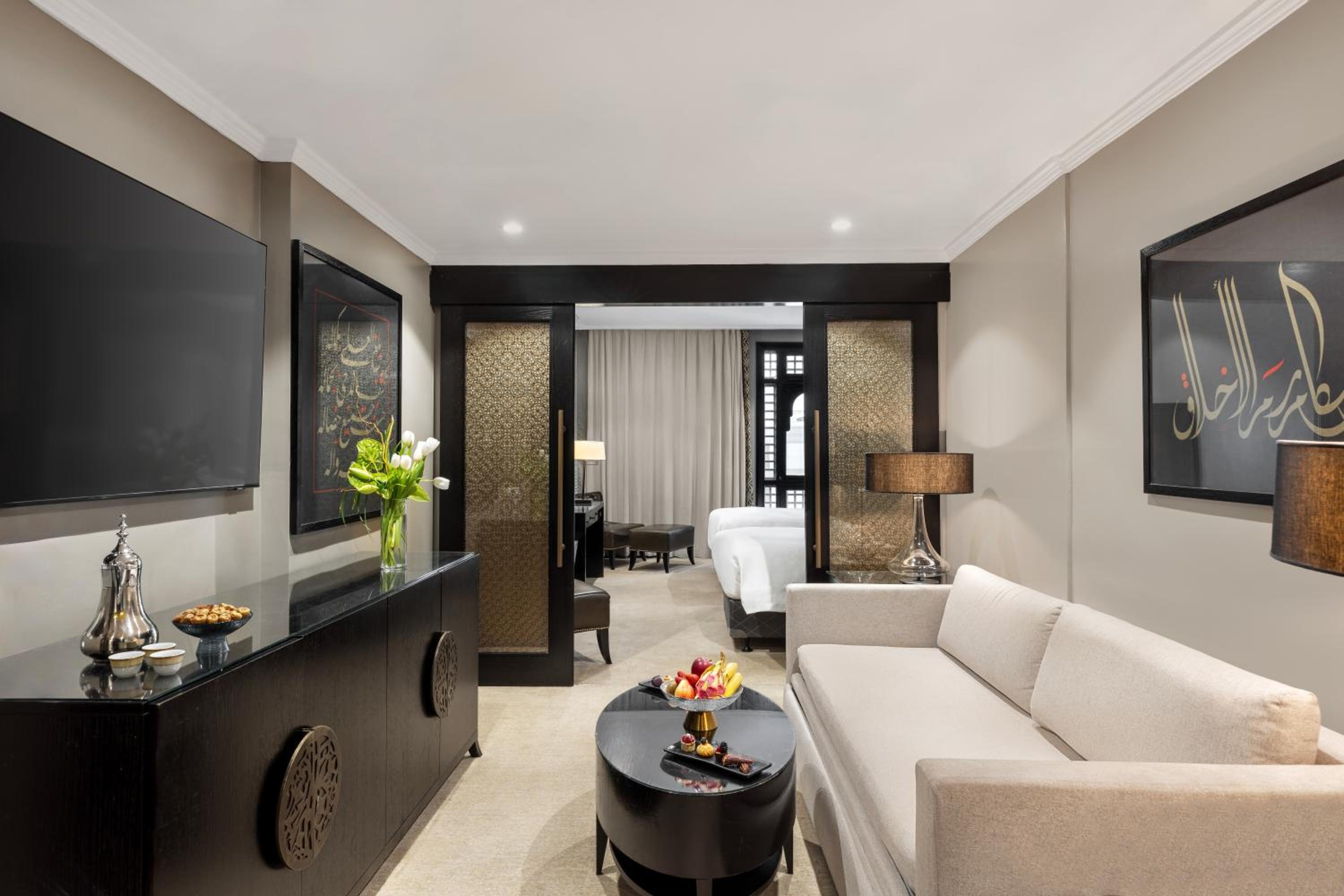 Prestige Twin Suite with Partial Haram Plaza View photo 3