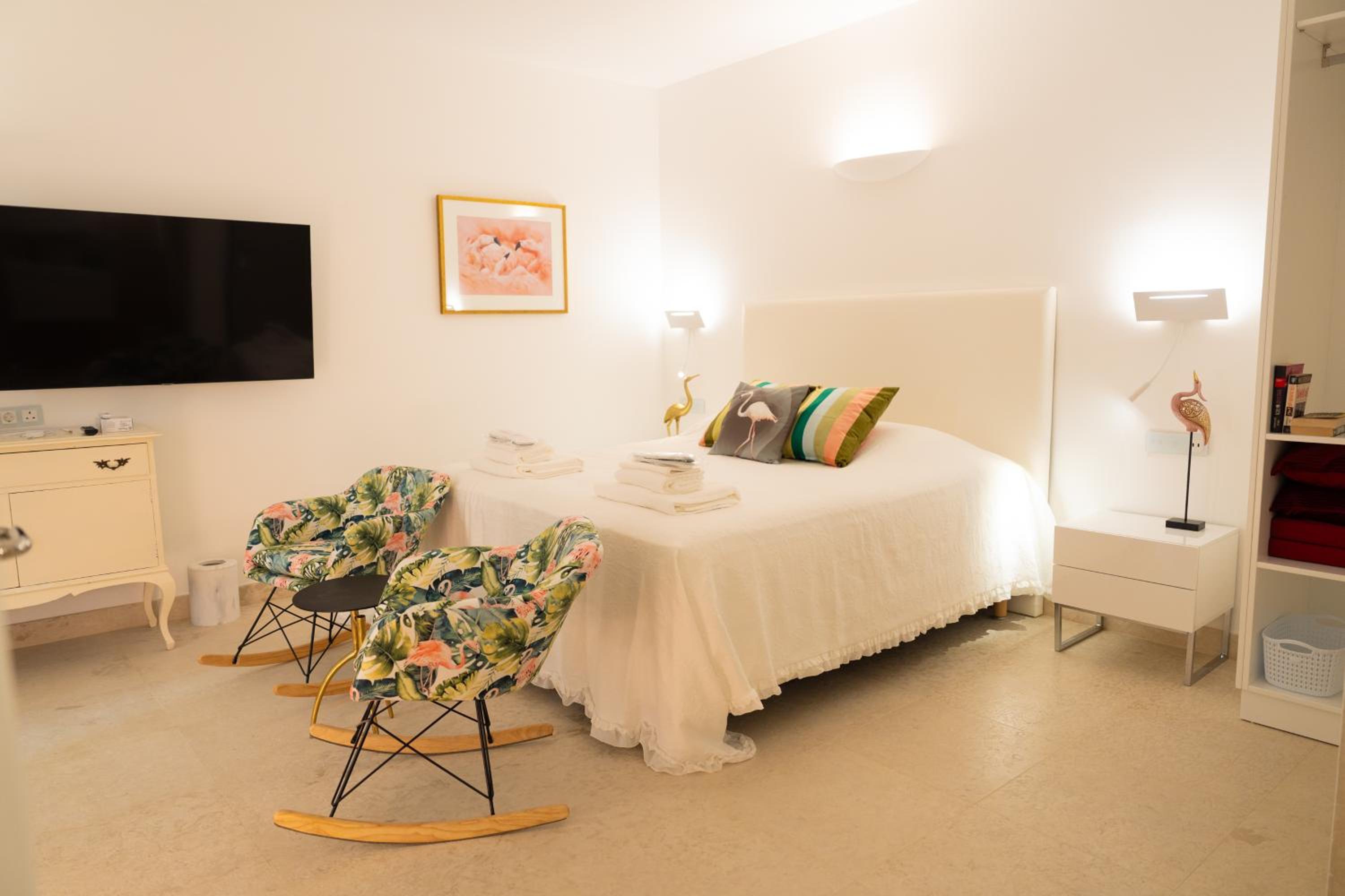 Superior King Room - Photo 12