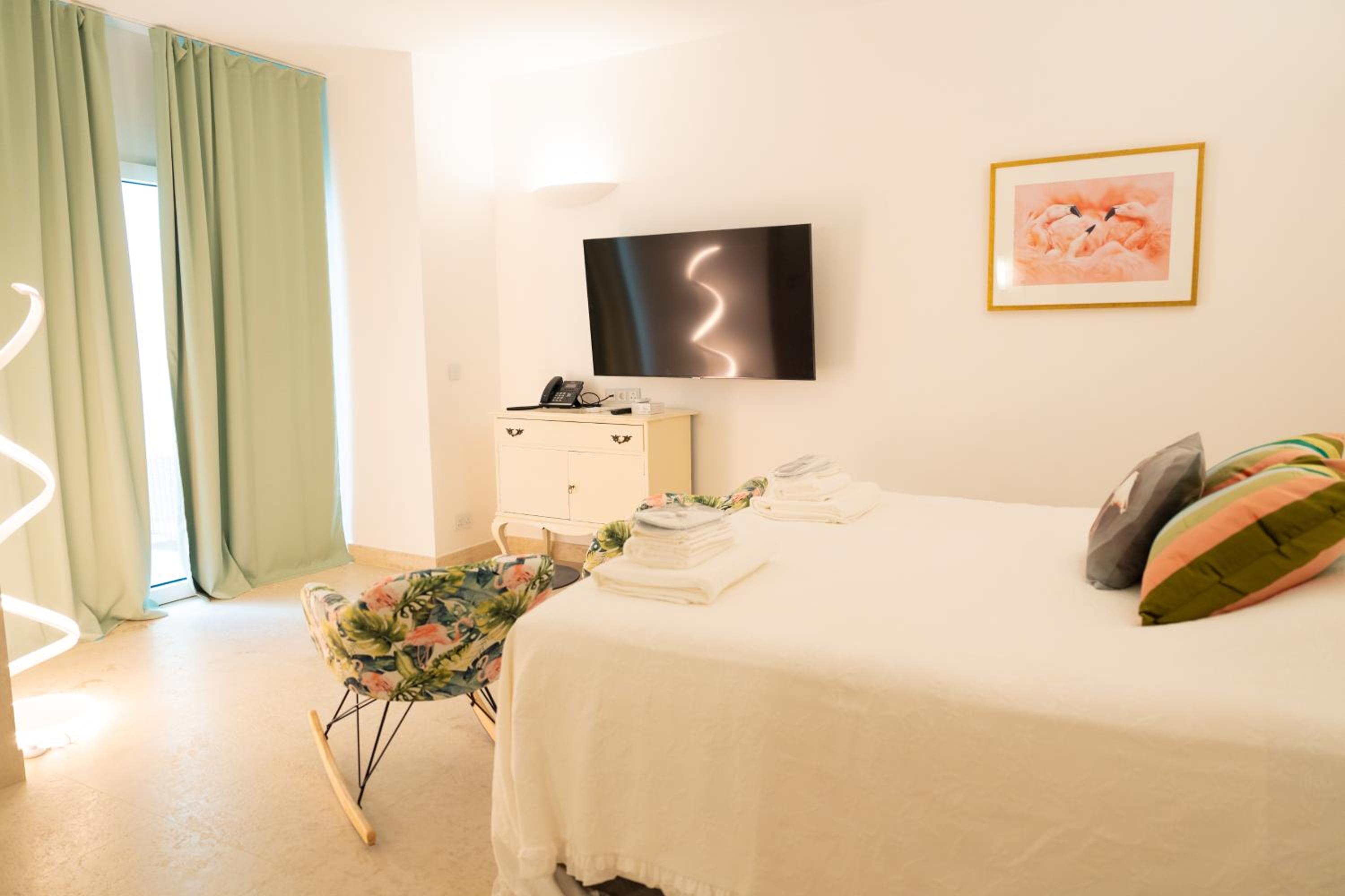 Superior King Room - Photo 2