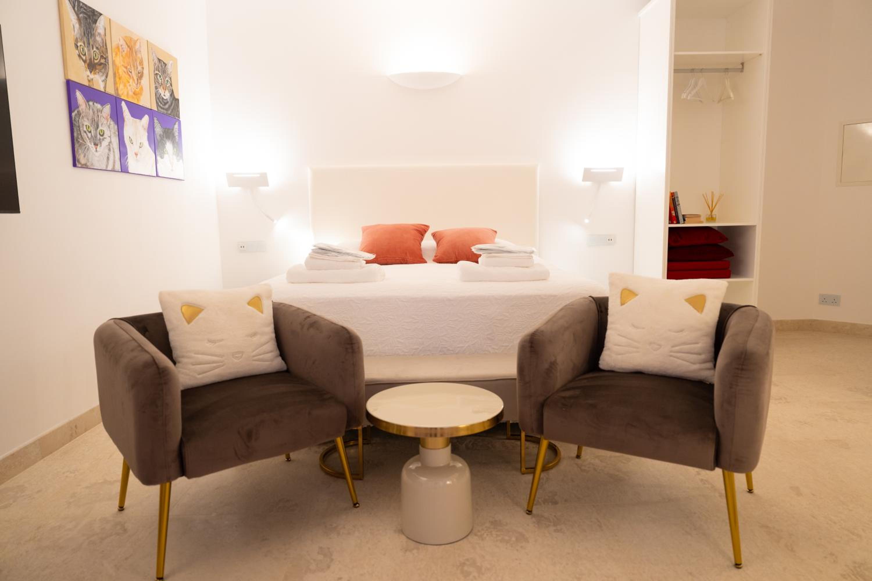 Superior King Room - Photo 10