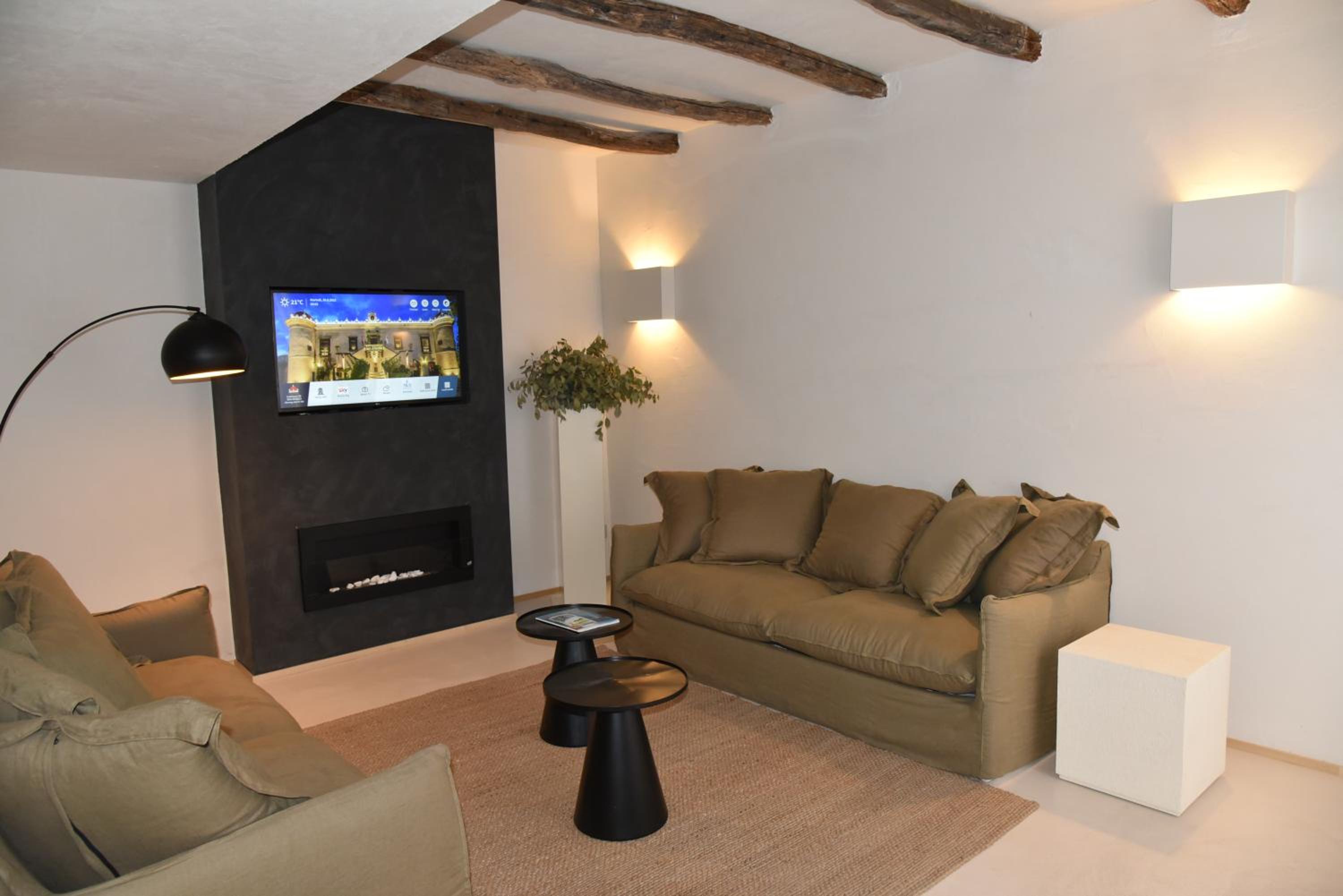 Deluxe Suite with Garden View - Photo 7