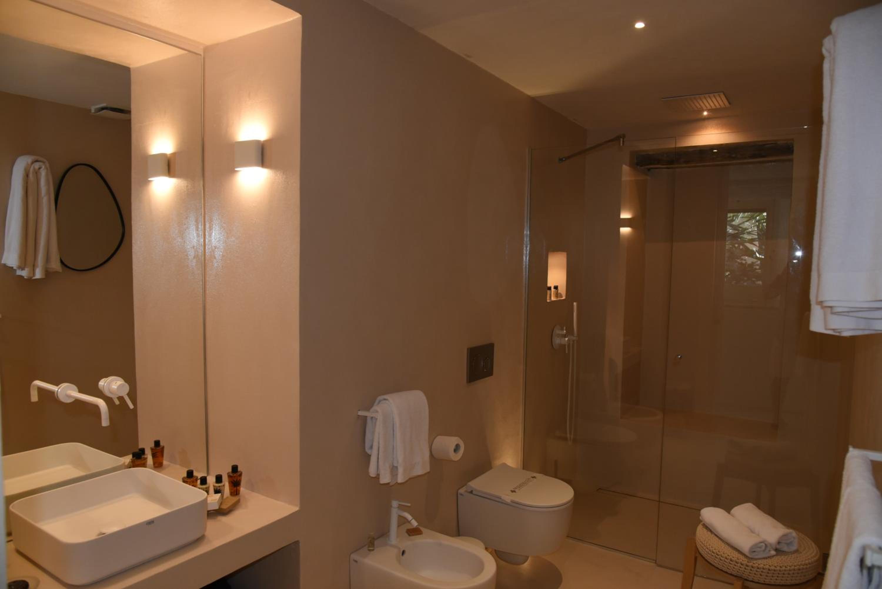Deluxe Suite with Garden View - Photo 8