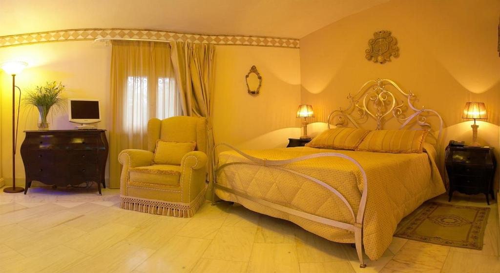 Deluxe Junior Suite - Photo 1