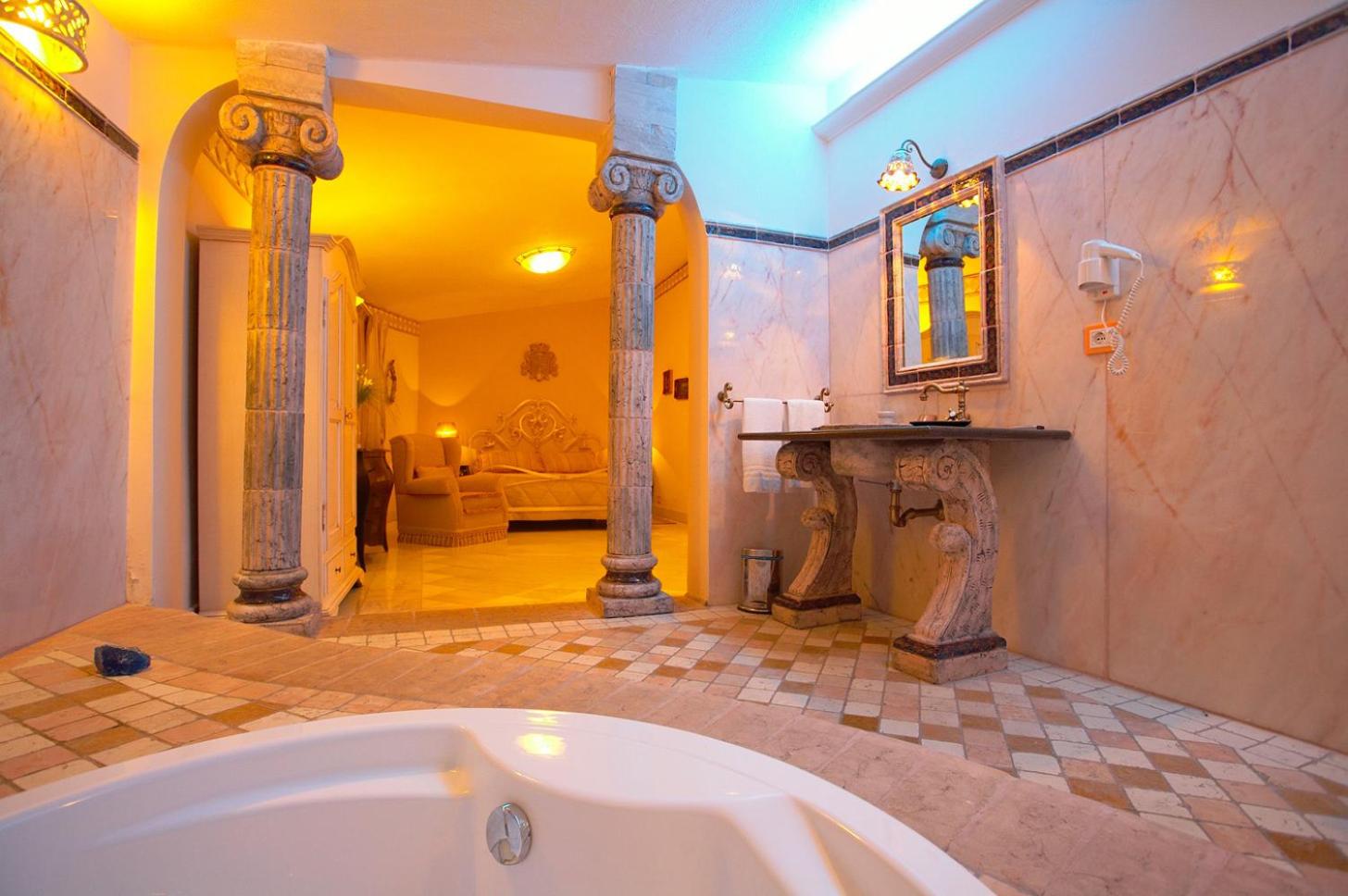 Deluxe Junior Suite - Photo 2