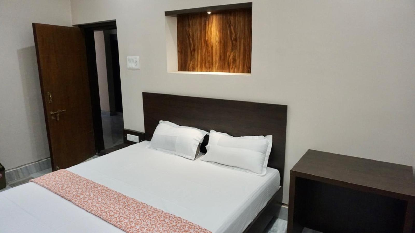 Deluxe Room (2 Adults + 1 Child) photo 1
