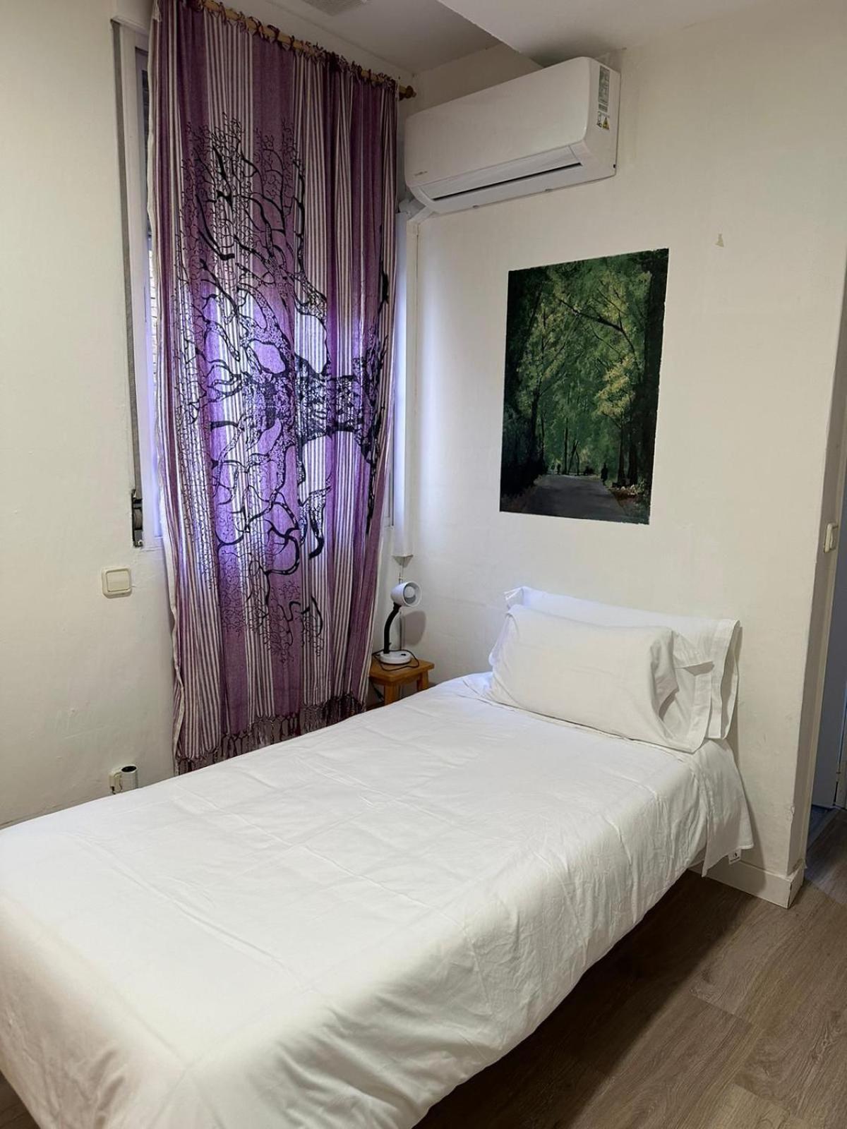 Twin Room - Photo 8