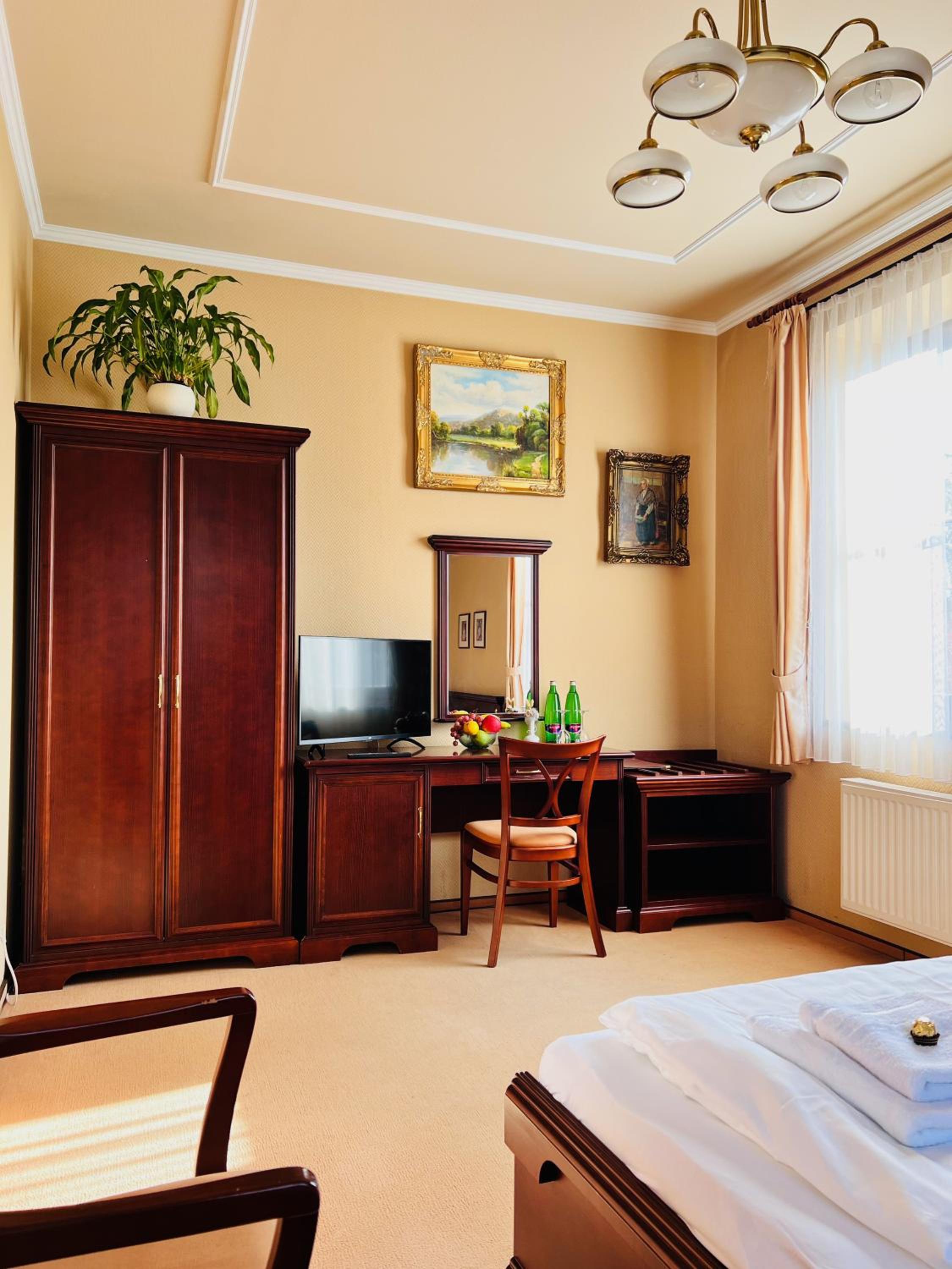 Deluxe Double Room with Extra Bed photo 3