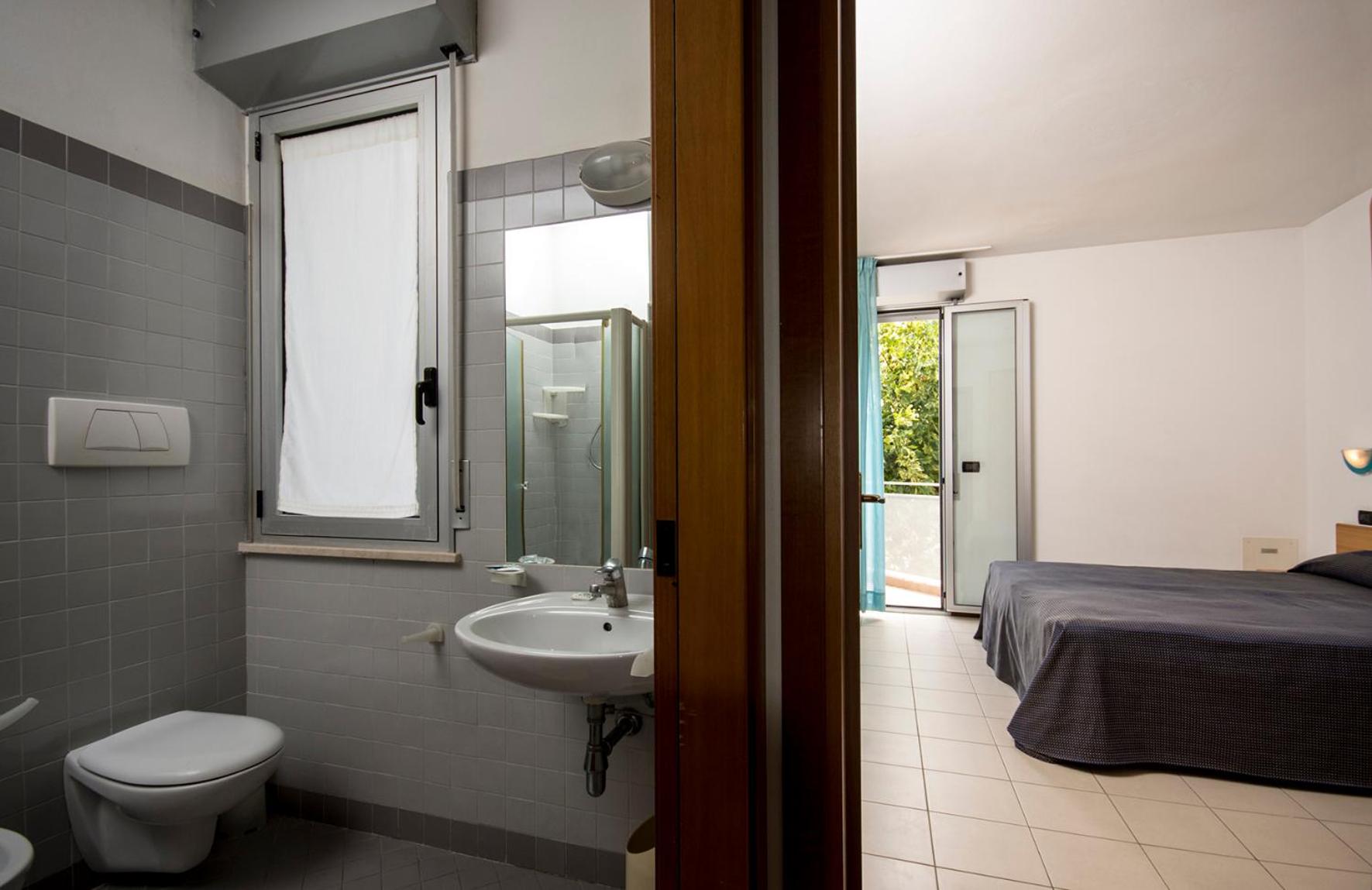 One-Bedroom Apartment with Balcony photo 3