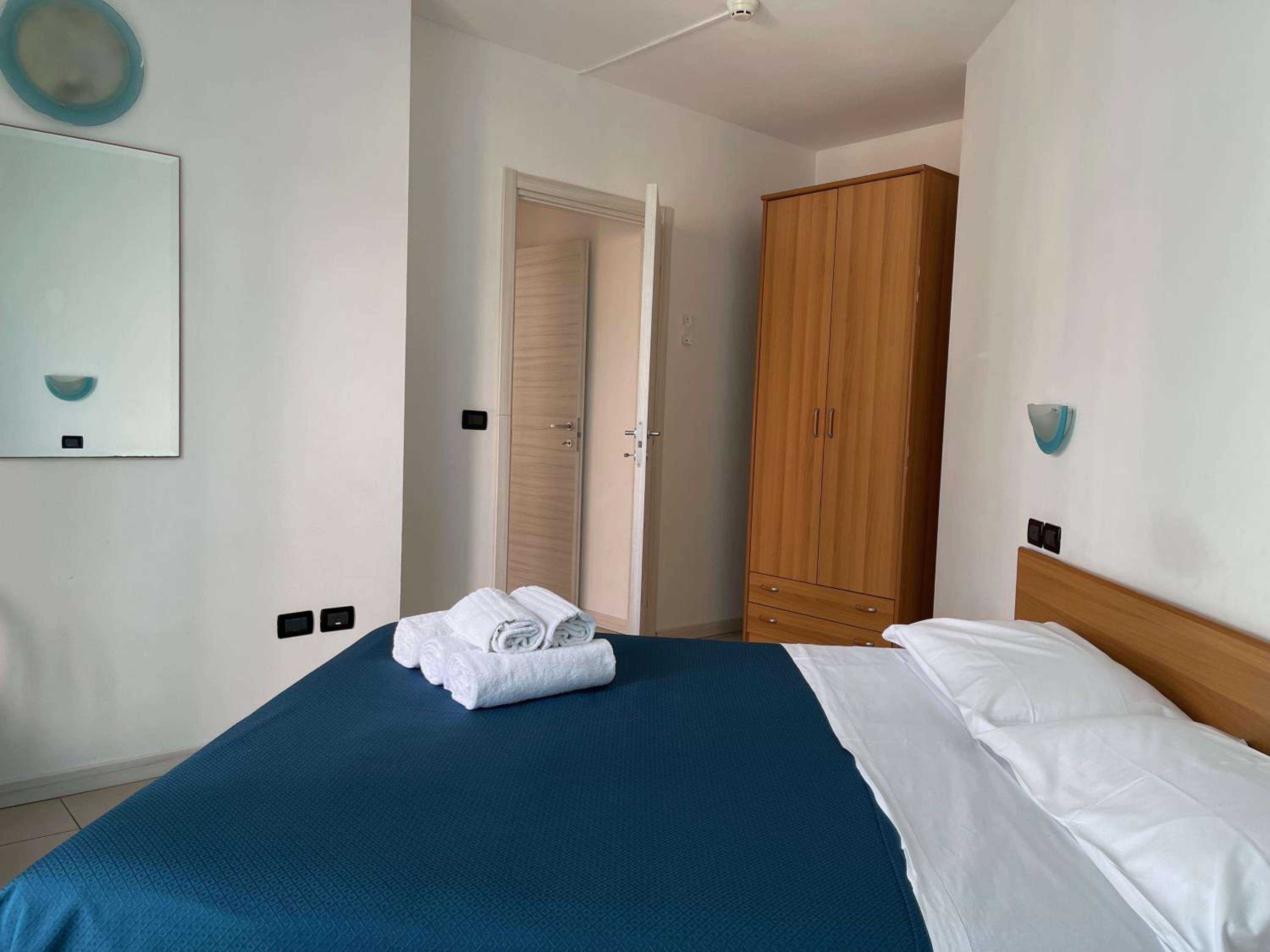 One-Bedroom Apartment with Balcony photo 2