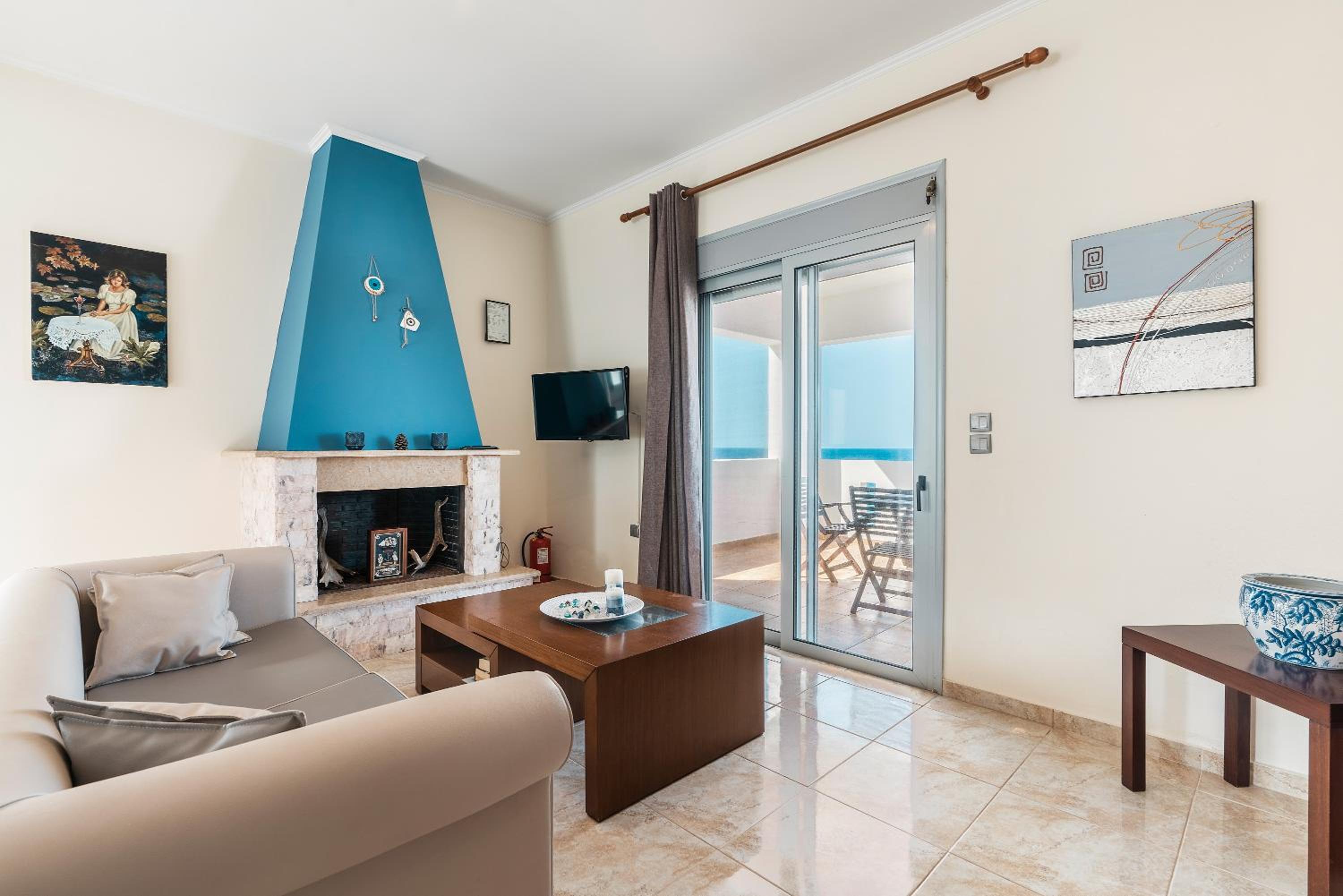 Three-Bedroom Premium Apartment with Balcony photo 1