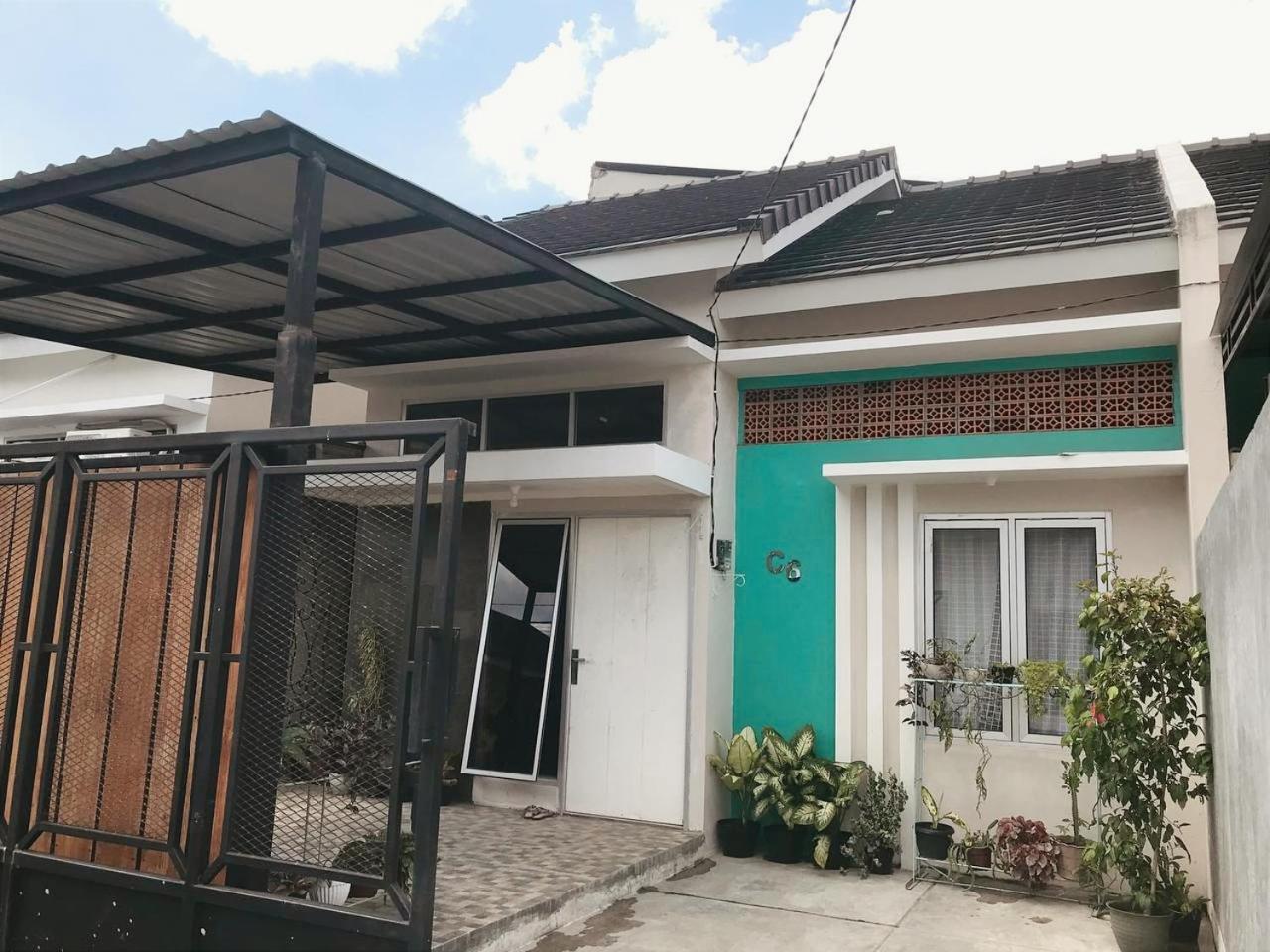 Three-Bedroom House photo 2