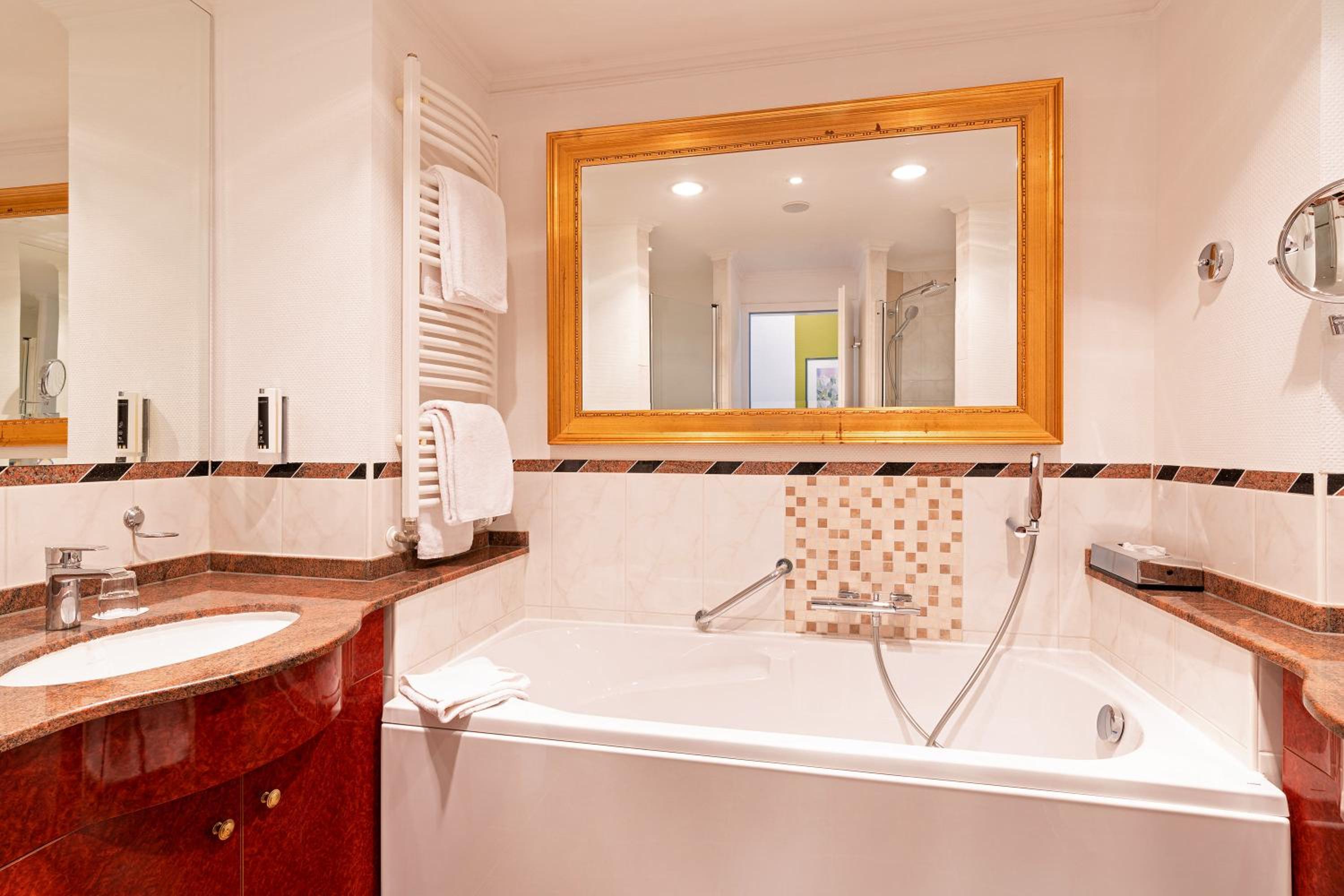 2-Room Apartment (2-4 Adults)