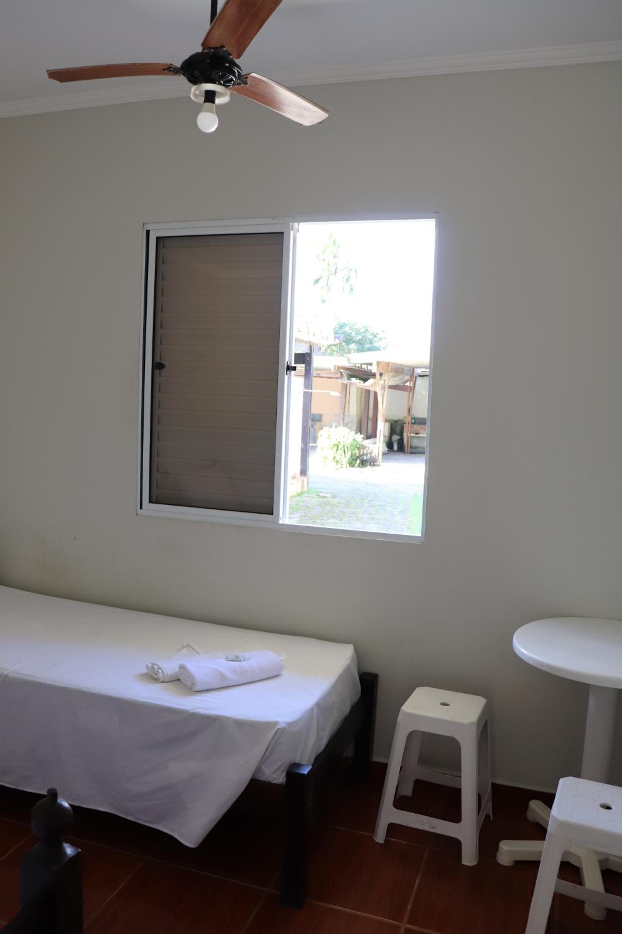 Standard Twin Room with Shared Bathroom photo 2