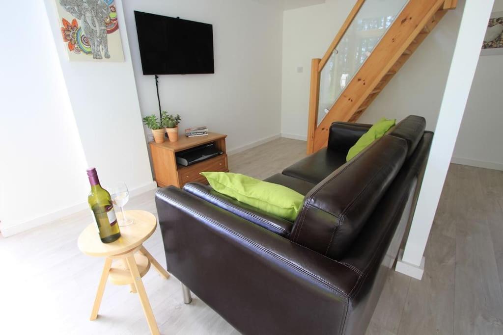 Two-Bedroom House photo 3