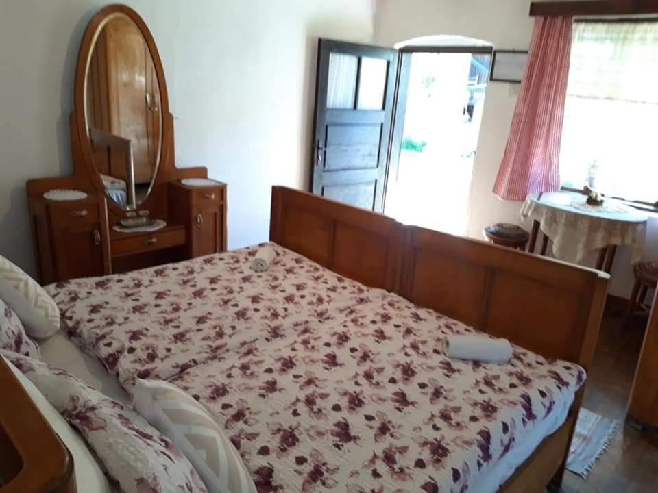 Double Room with Garden View - Photo 9