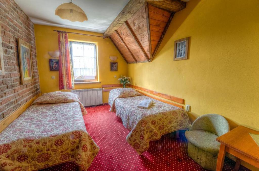 Standard Double Room - Photo 7