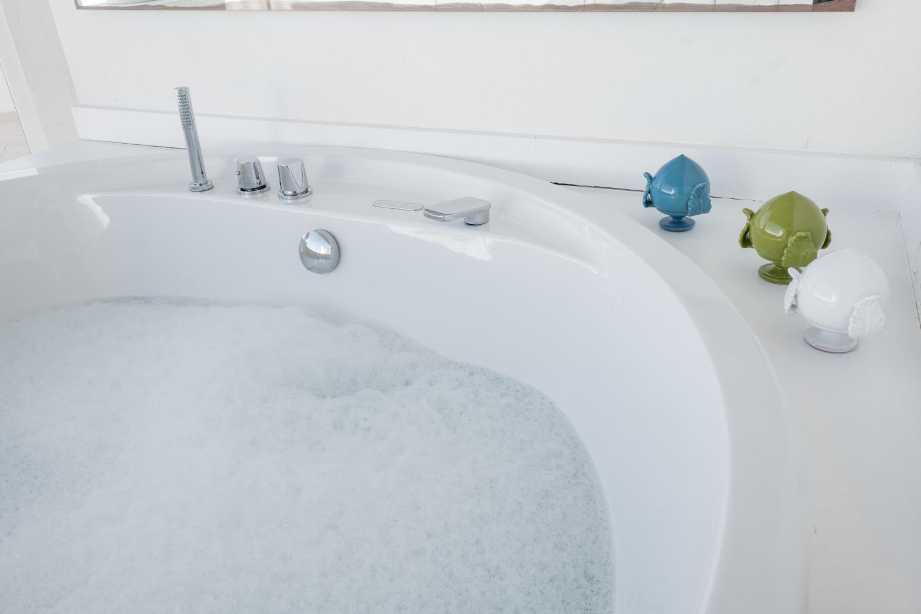 Suite with Spa Bath - Photo 2
