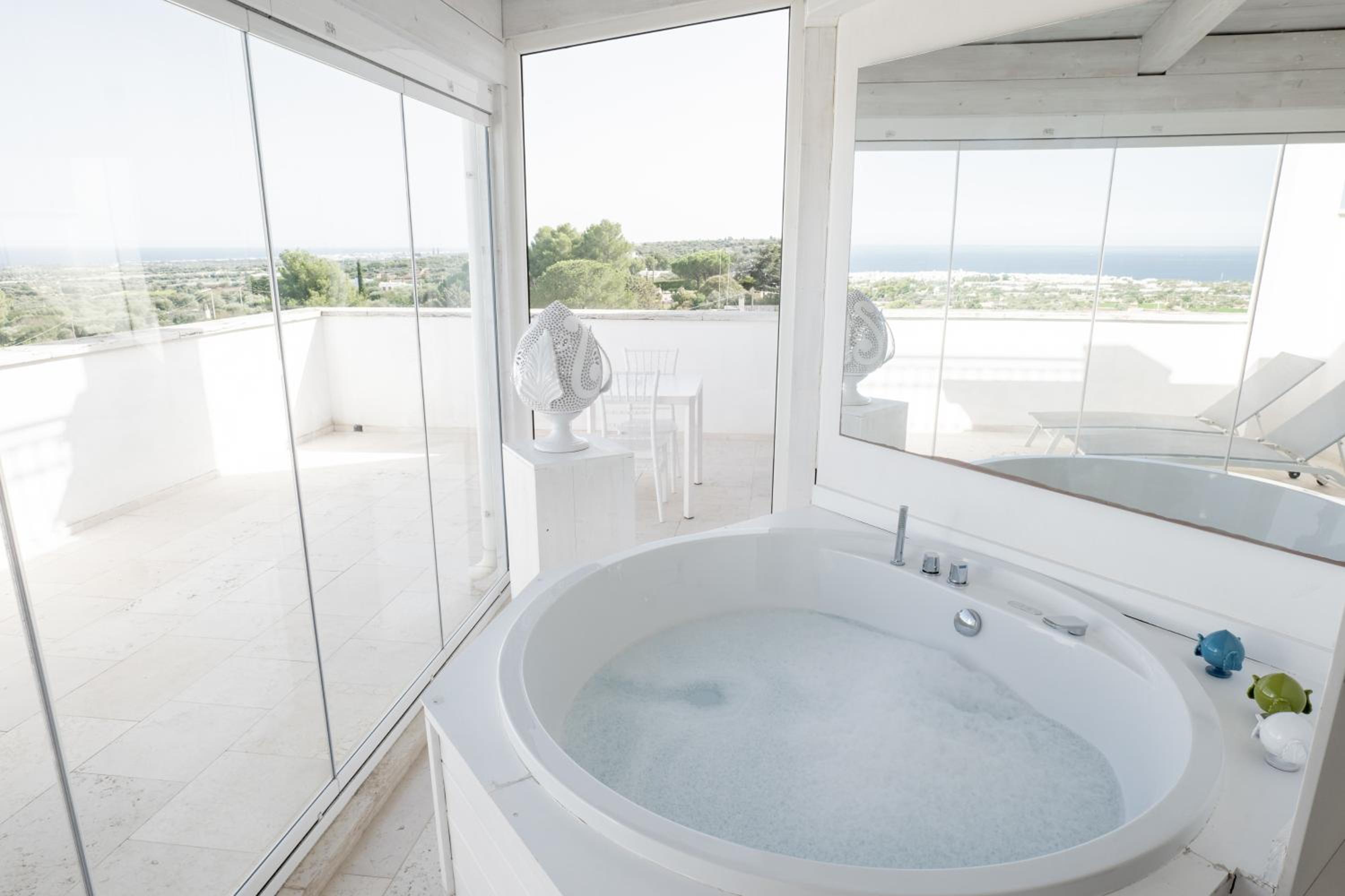Suite with Spa Bath - Photo 10