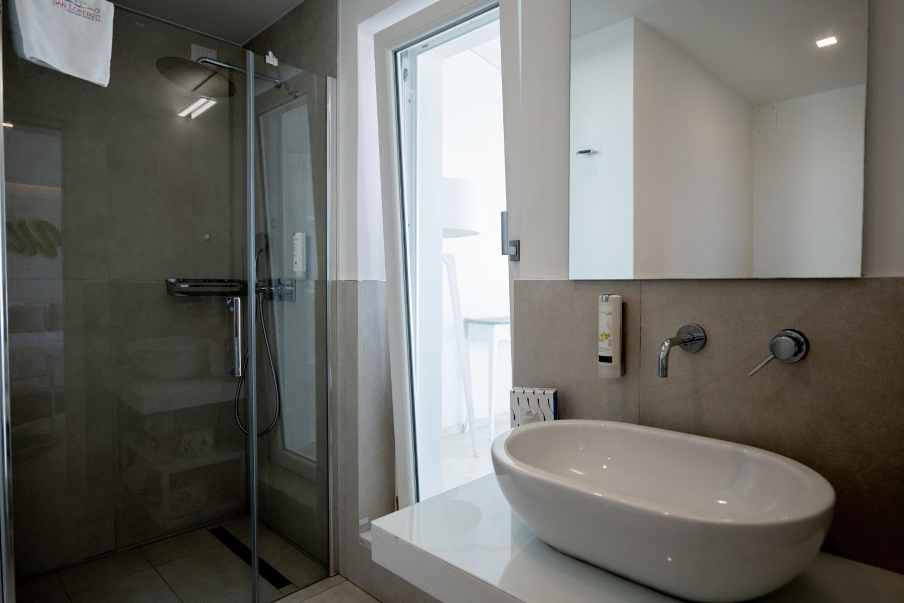 Suite with Spa Bath - Photo 9