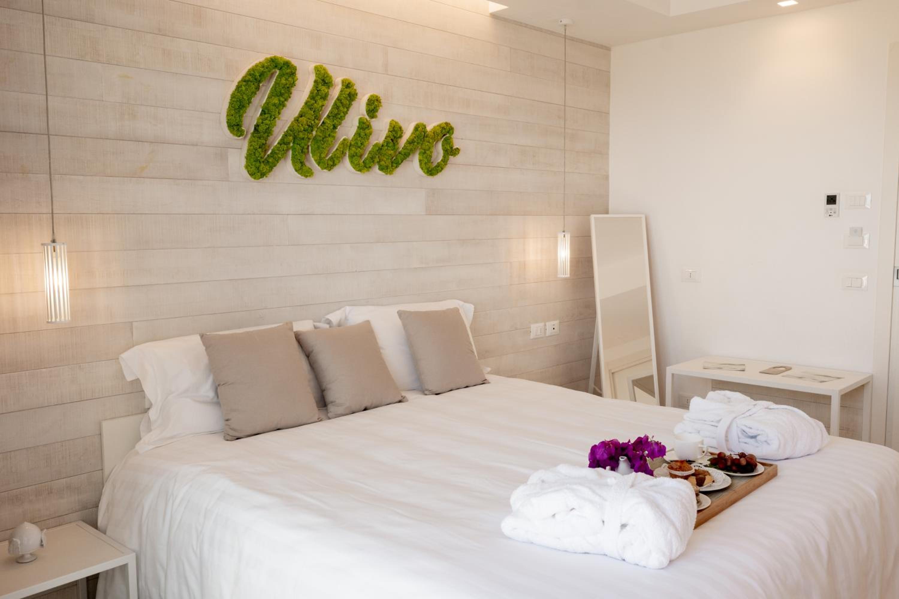 Suite with Spa Bath - Photo 4