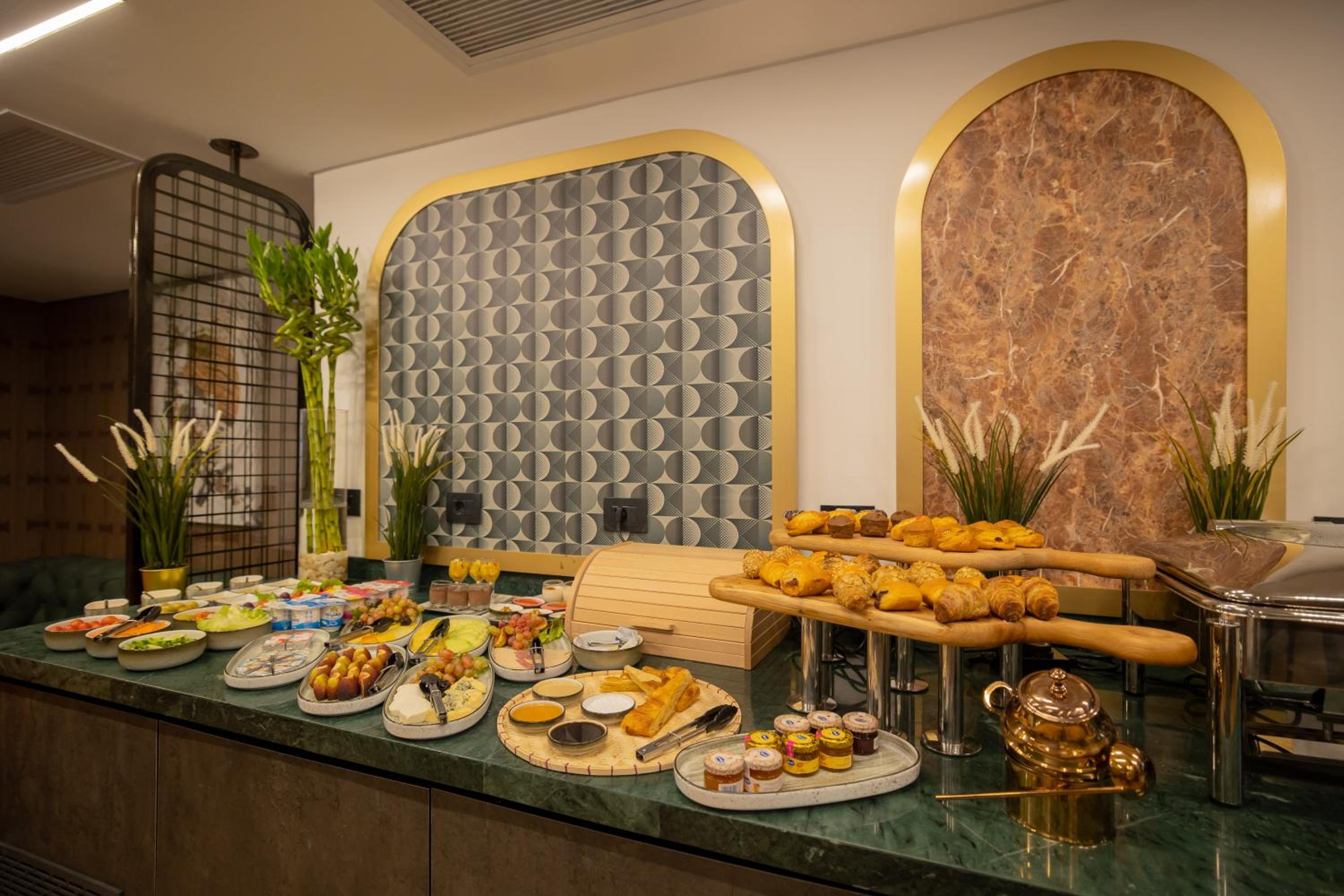 Premium Presidential Suite With 24/7 Butler Lounge Access