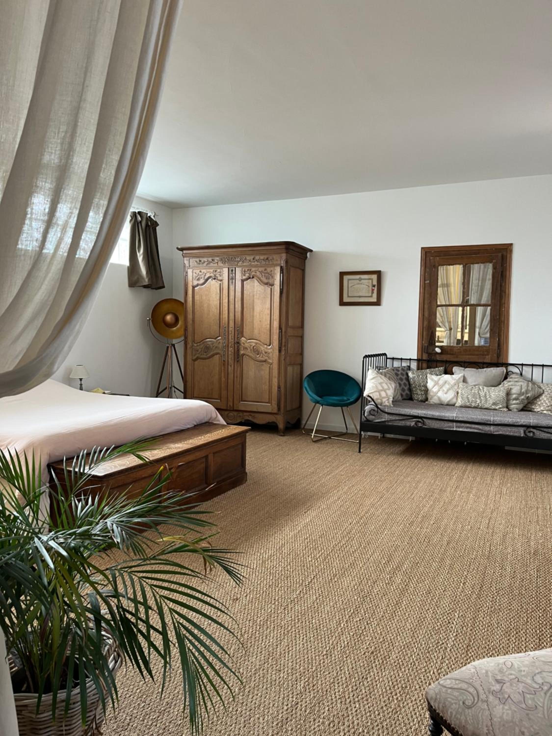 Double Room with Pool View - Photo 18