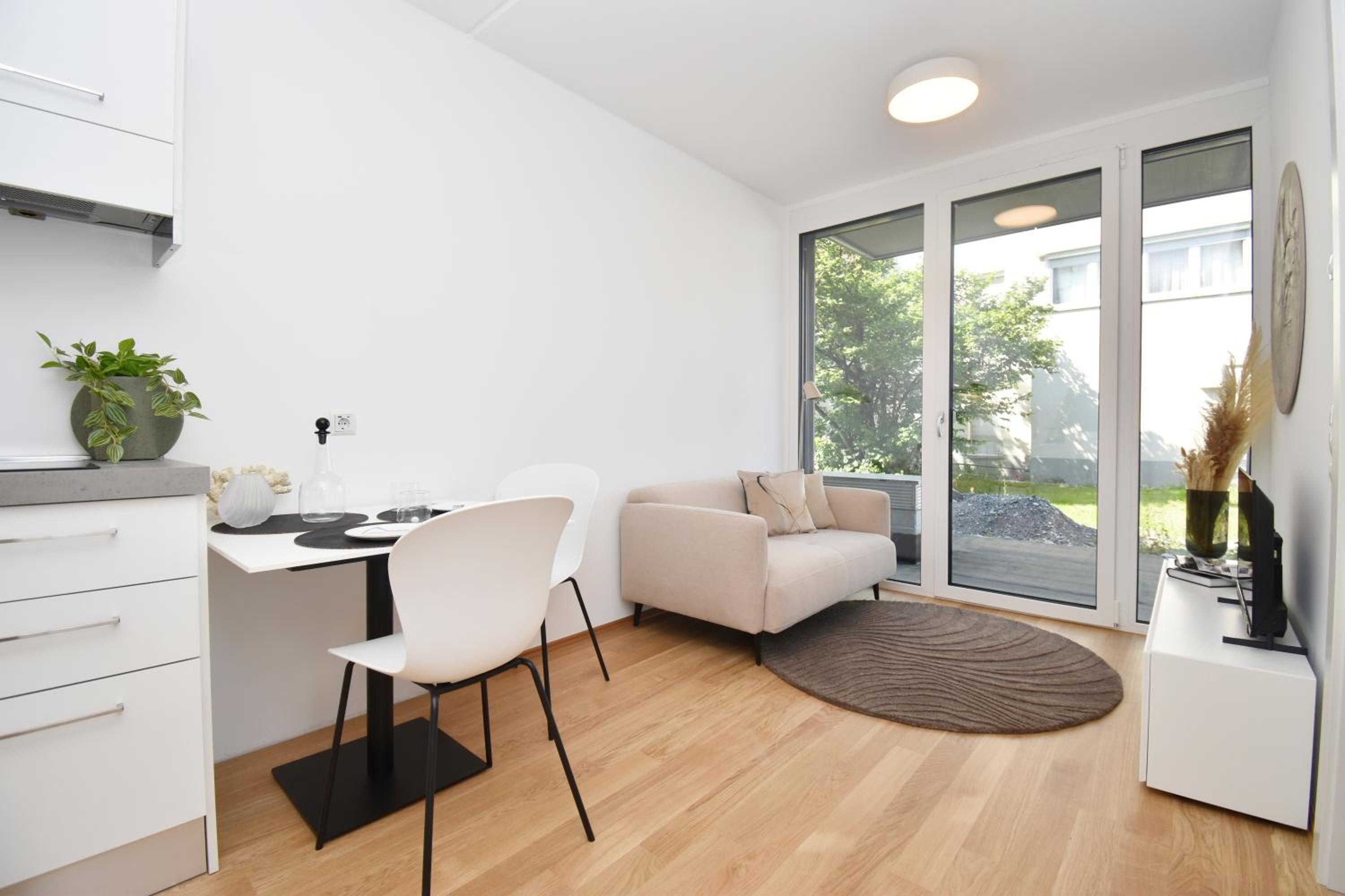 One-Bedroom Apartment photo 1