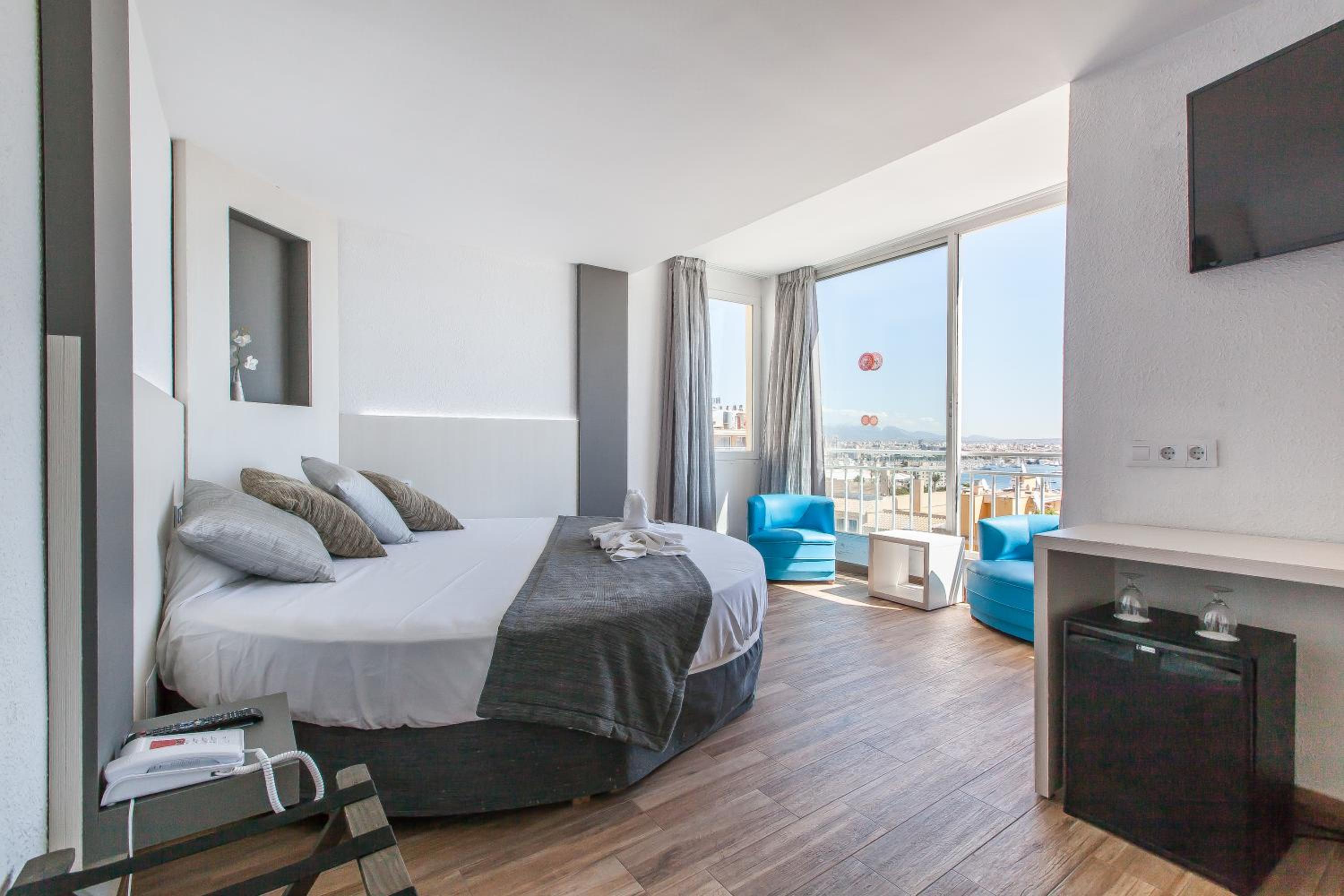Junior Suite with Pool View