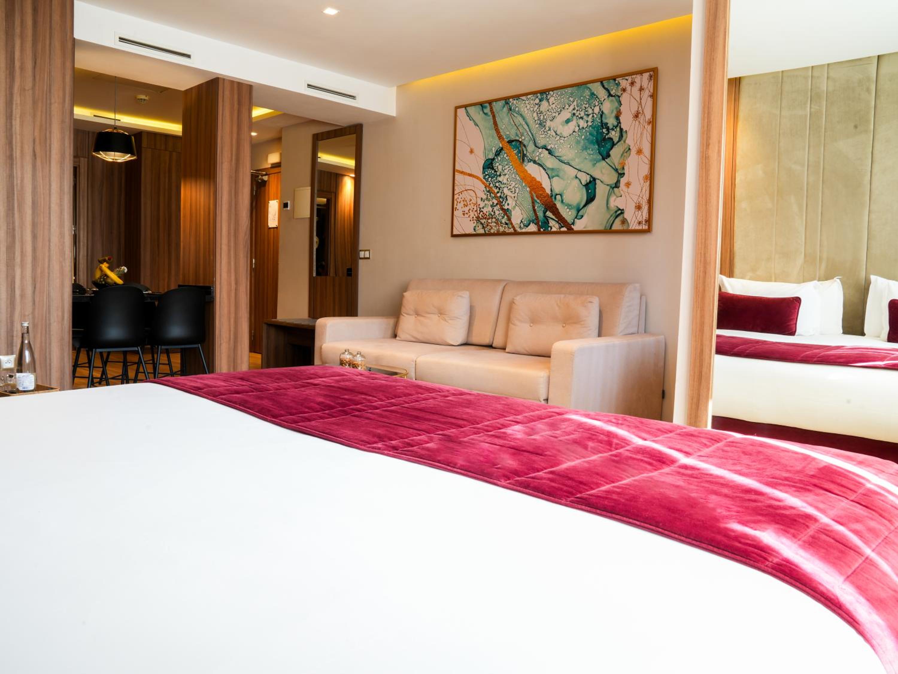 Superior Suite - Photo 5