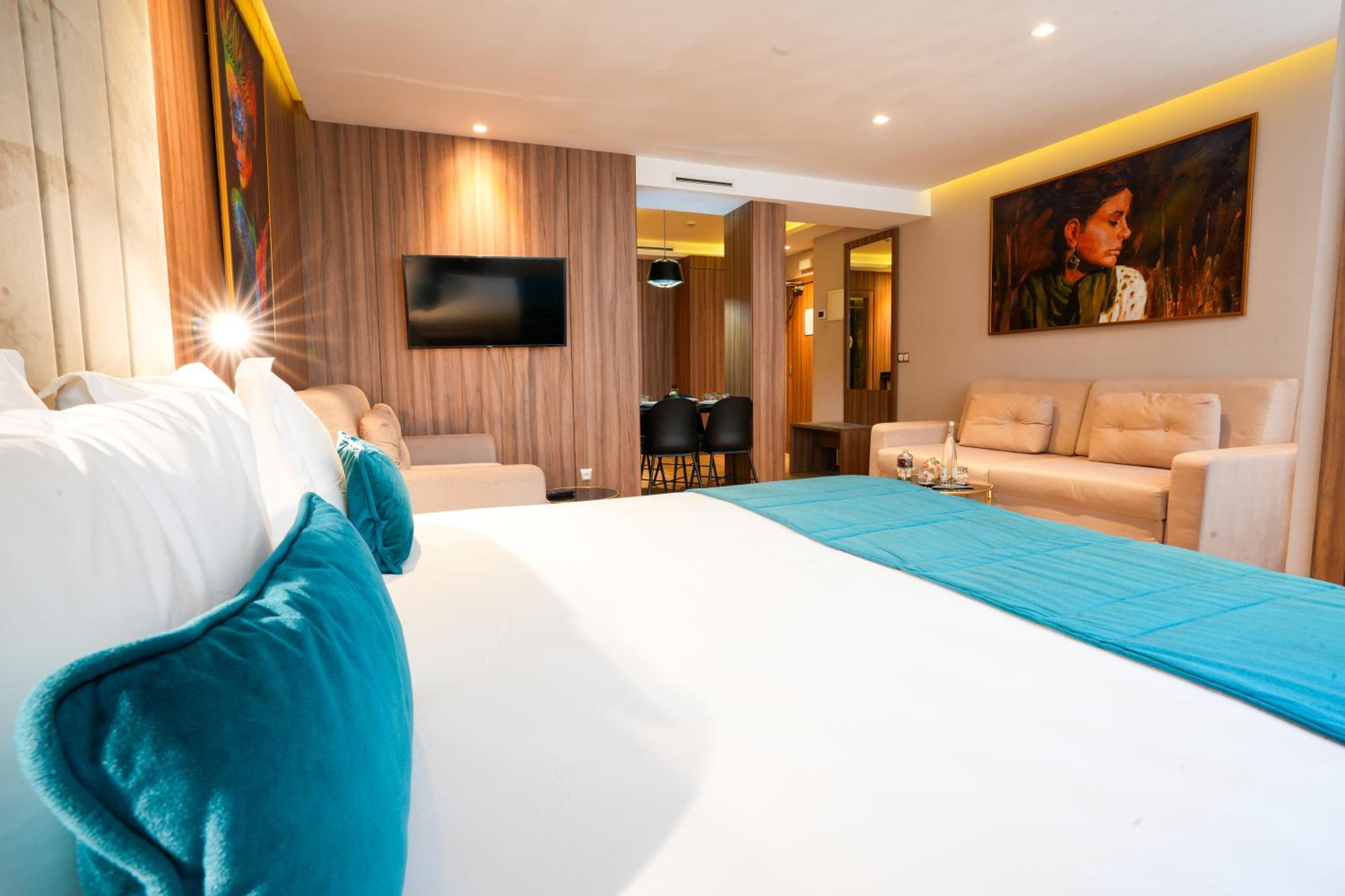 Superior Suite - Photo 4