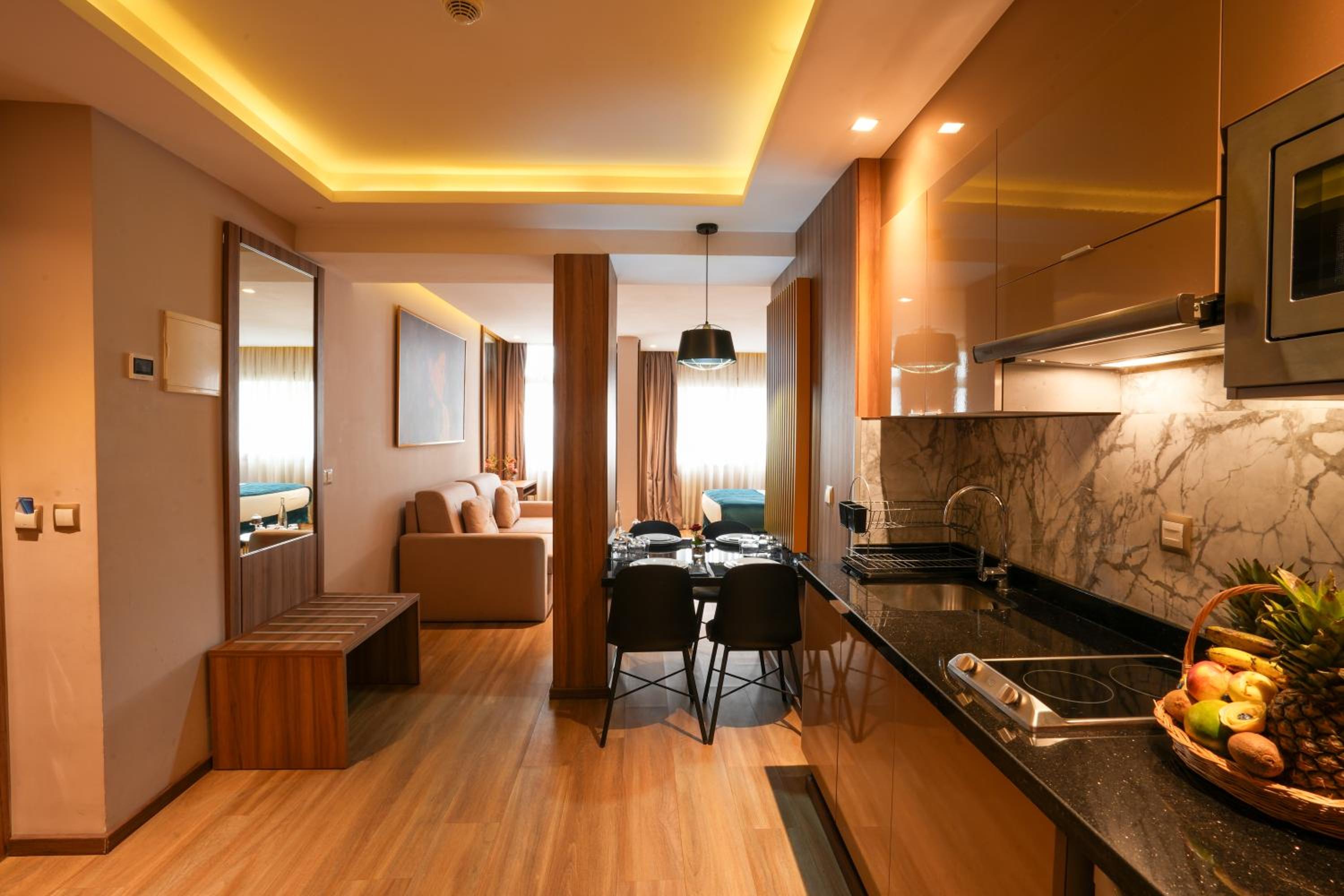Superior Suite - Photo 8