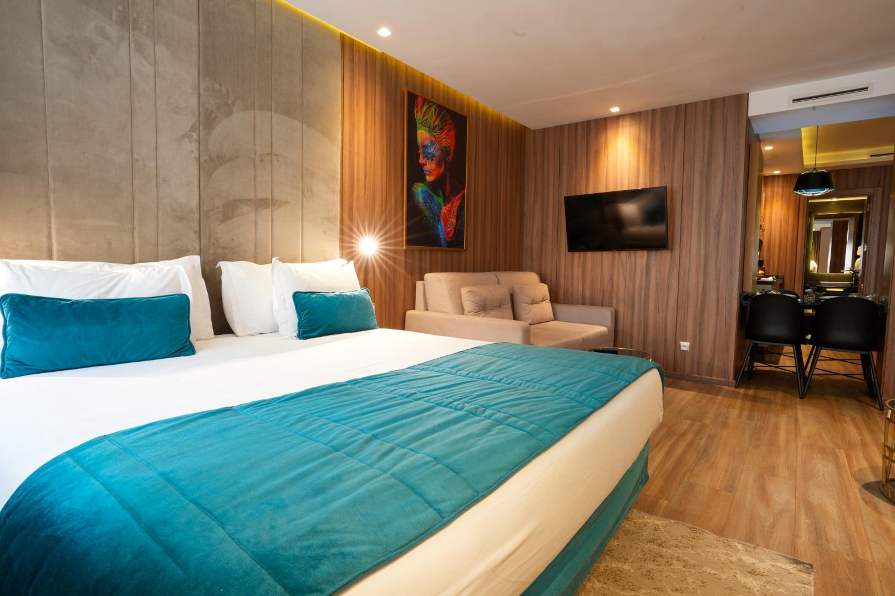 Superior Suite - Photo 7