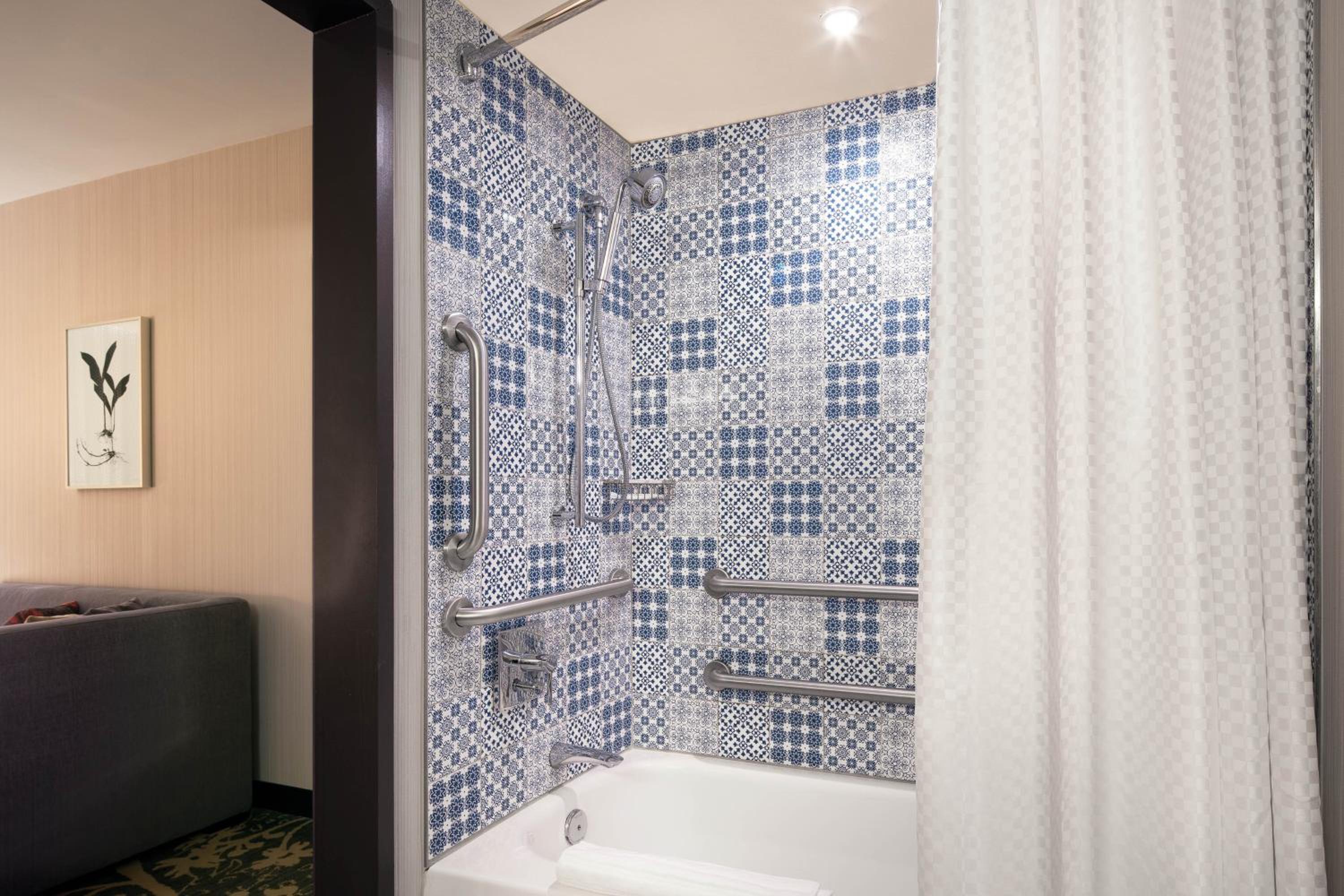 Guest room, 2 Queen - Photo 8