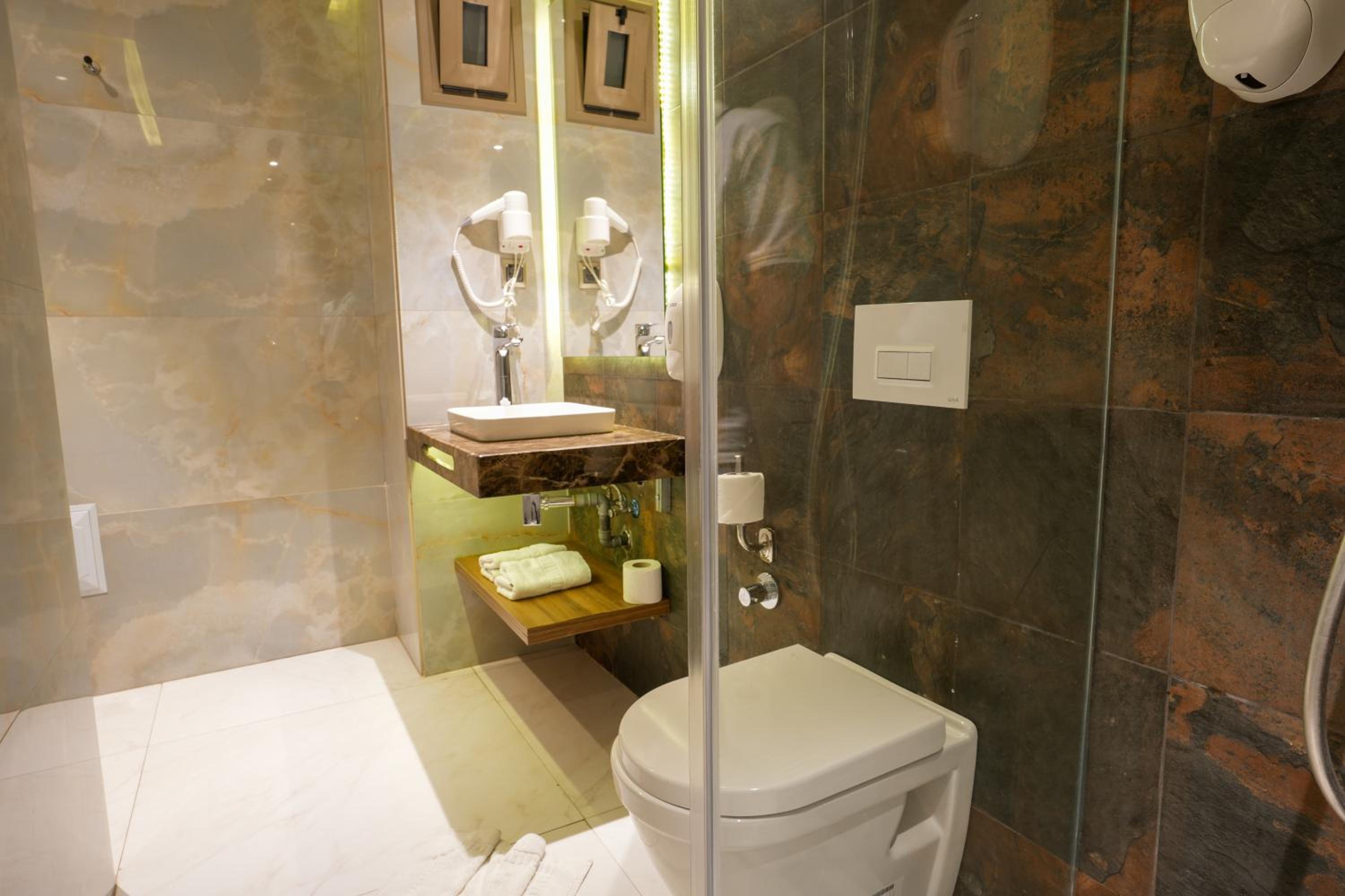 Executive Suite - Photo 8