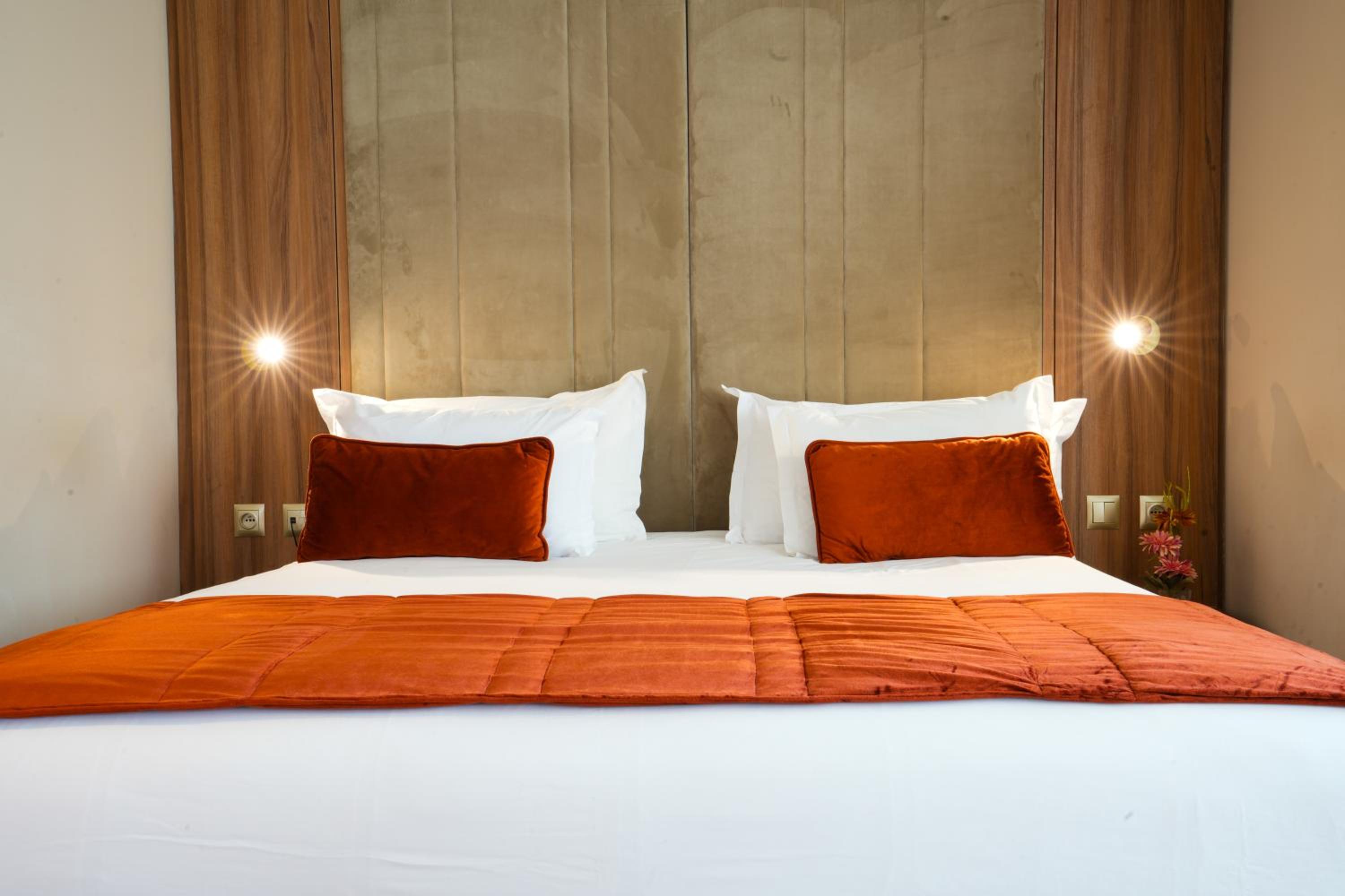 Executive Suite - Photo 9