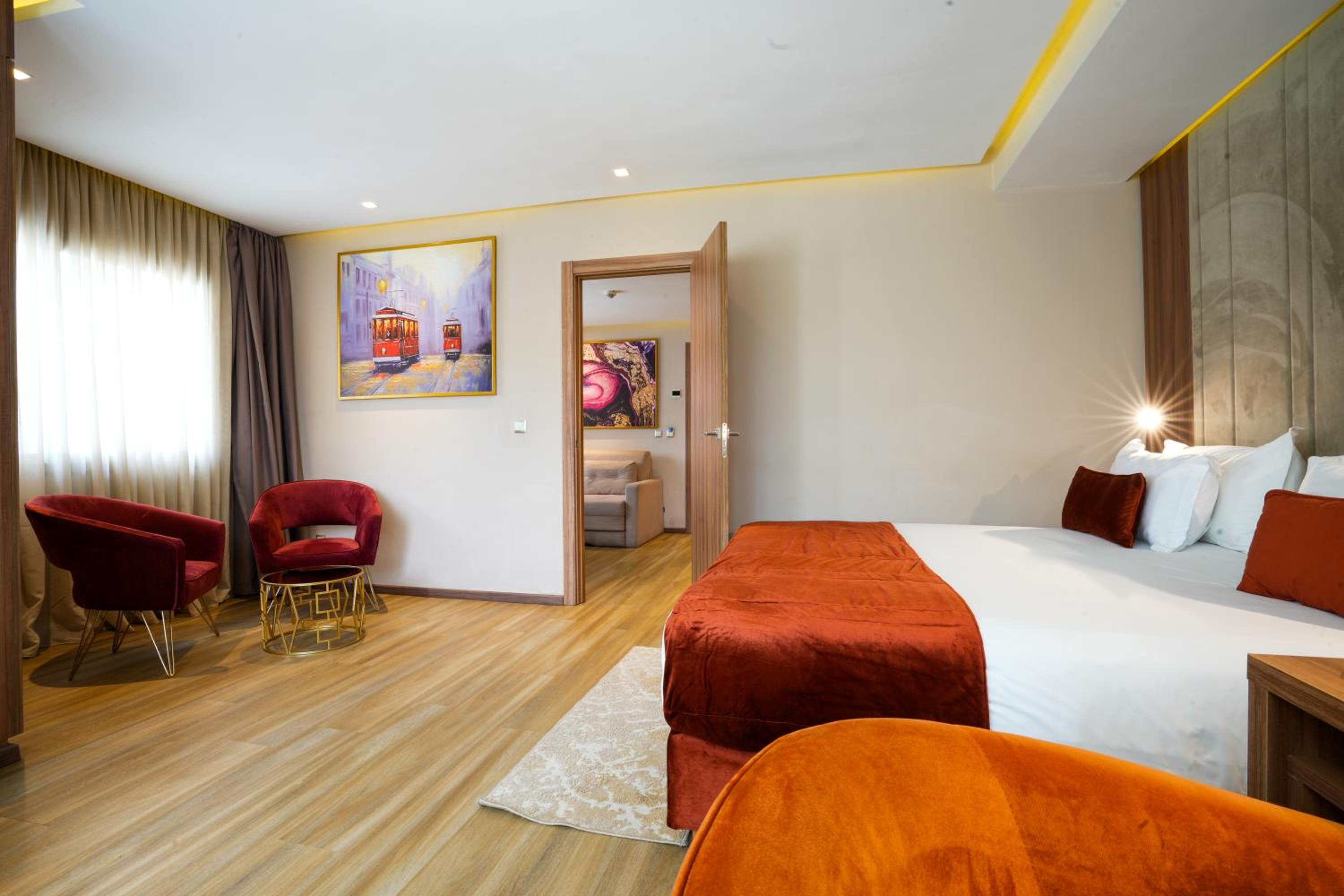 Executive Suite - Photo 13