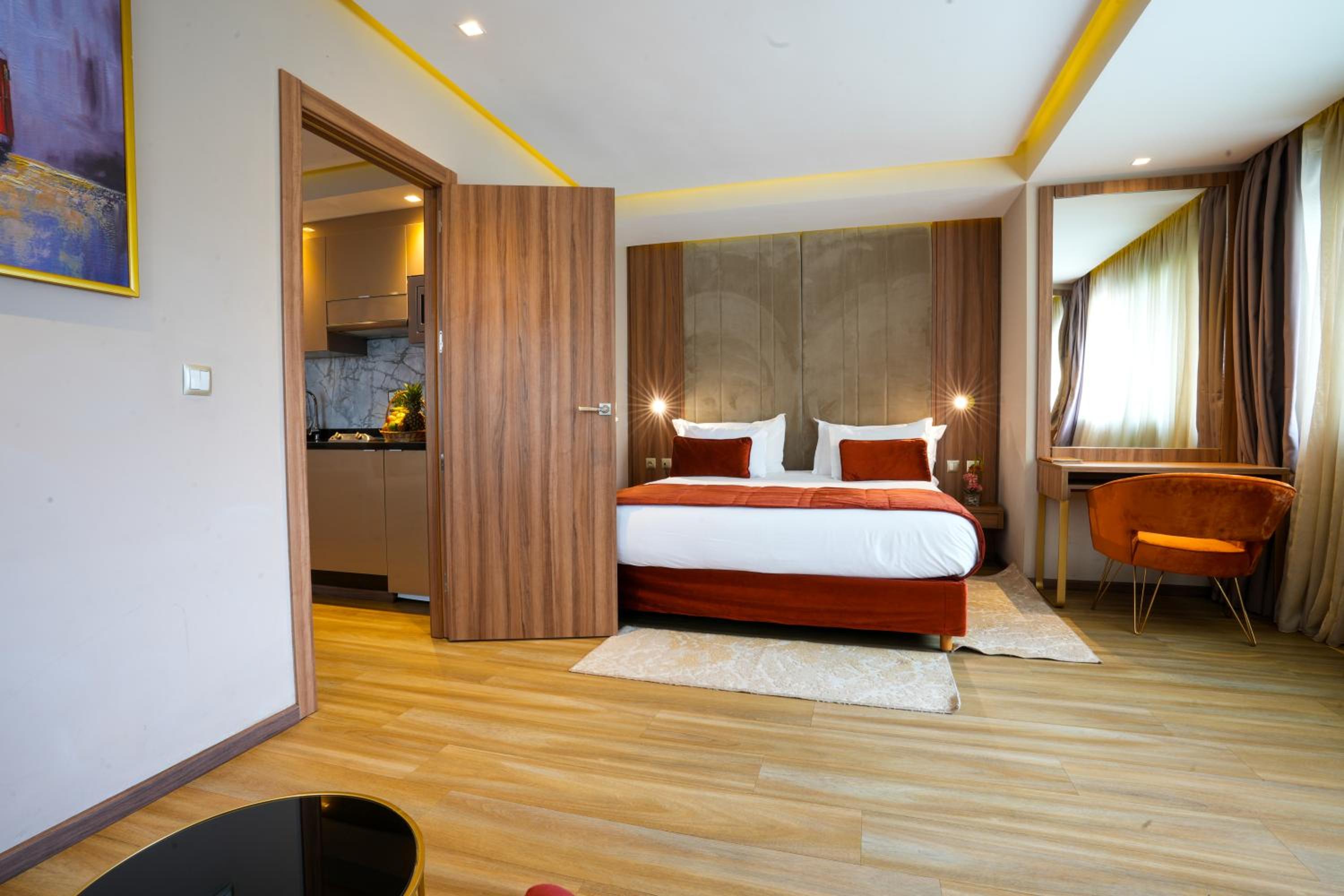 Executive Suite - Photo 7
