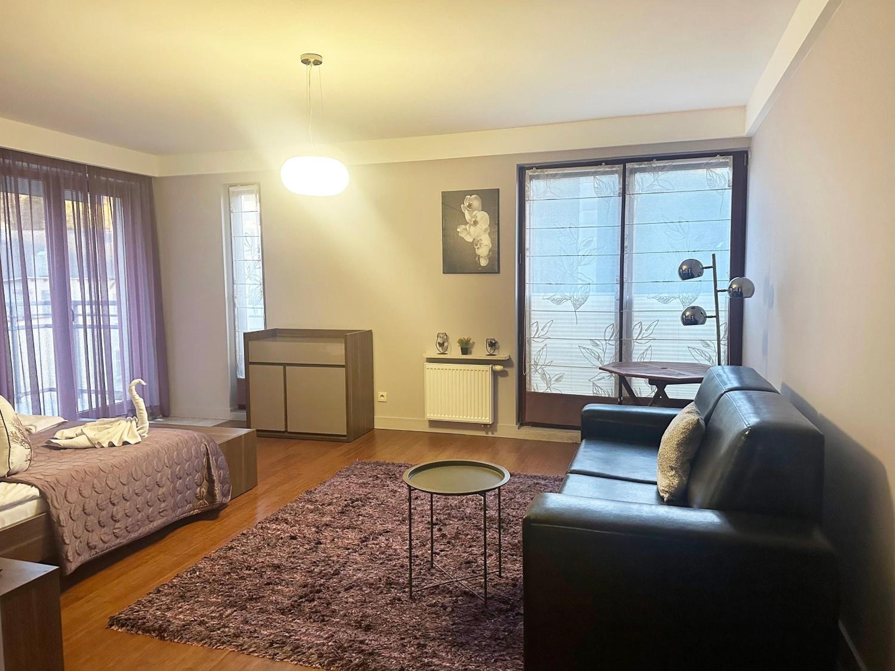One-Bedroom Apartment photo 1