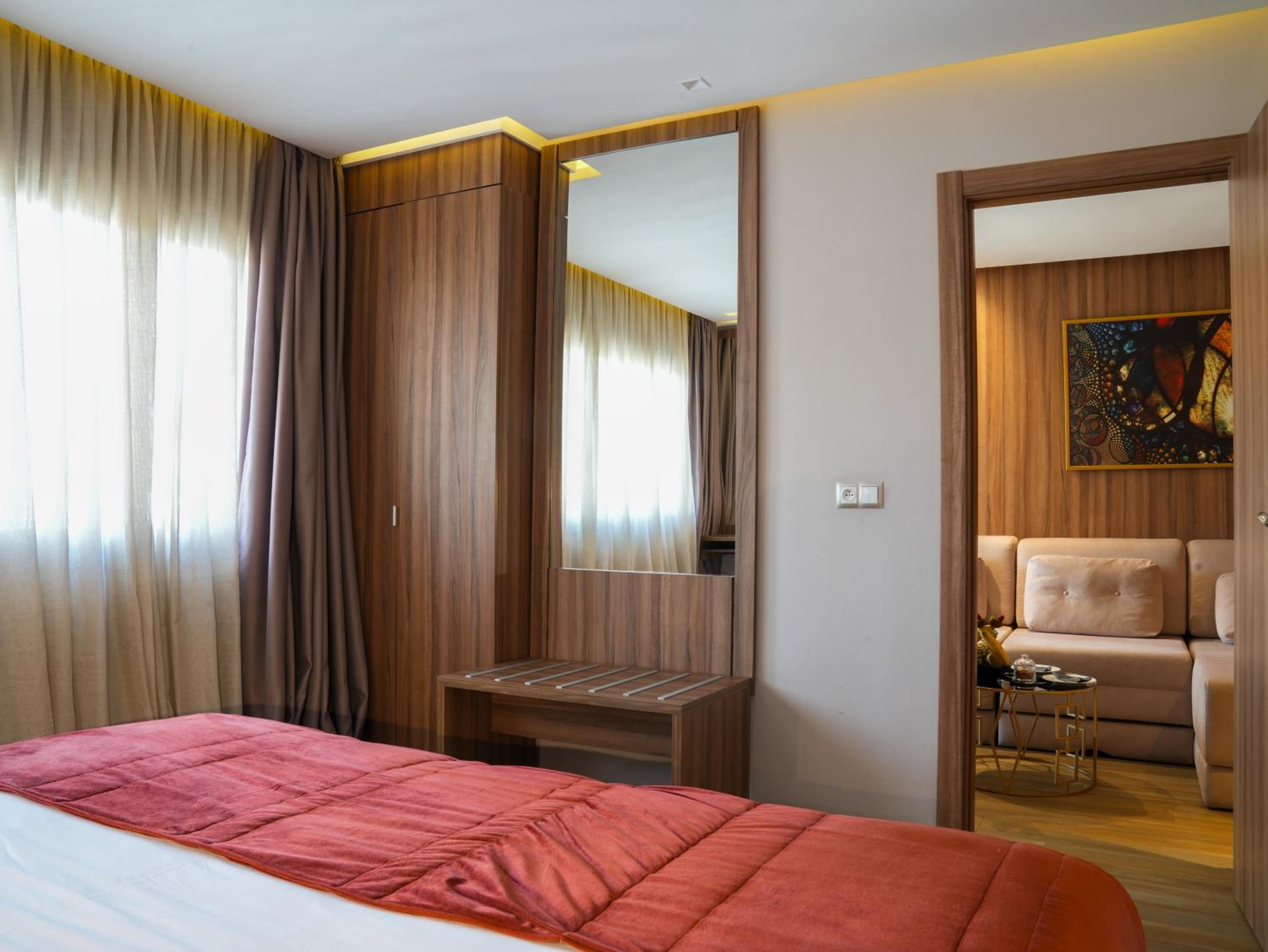 Suite with Balcony - Photo 12