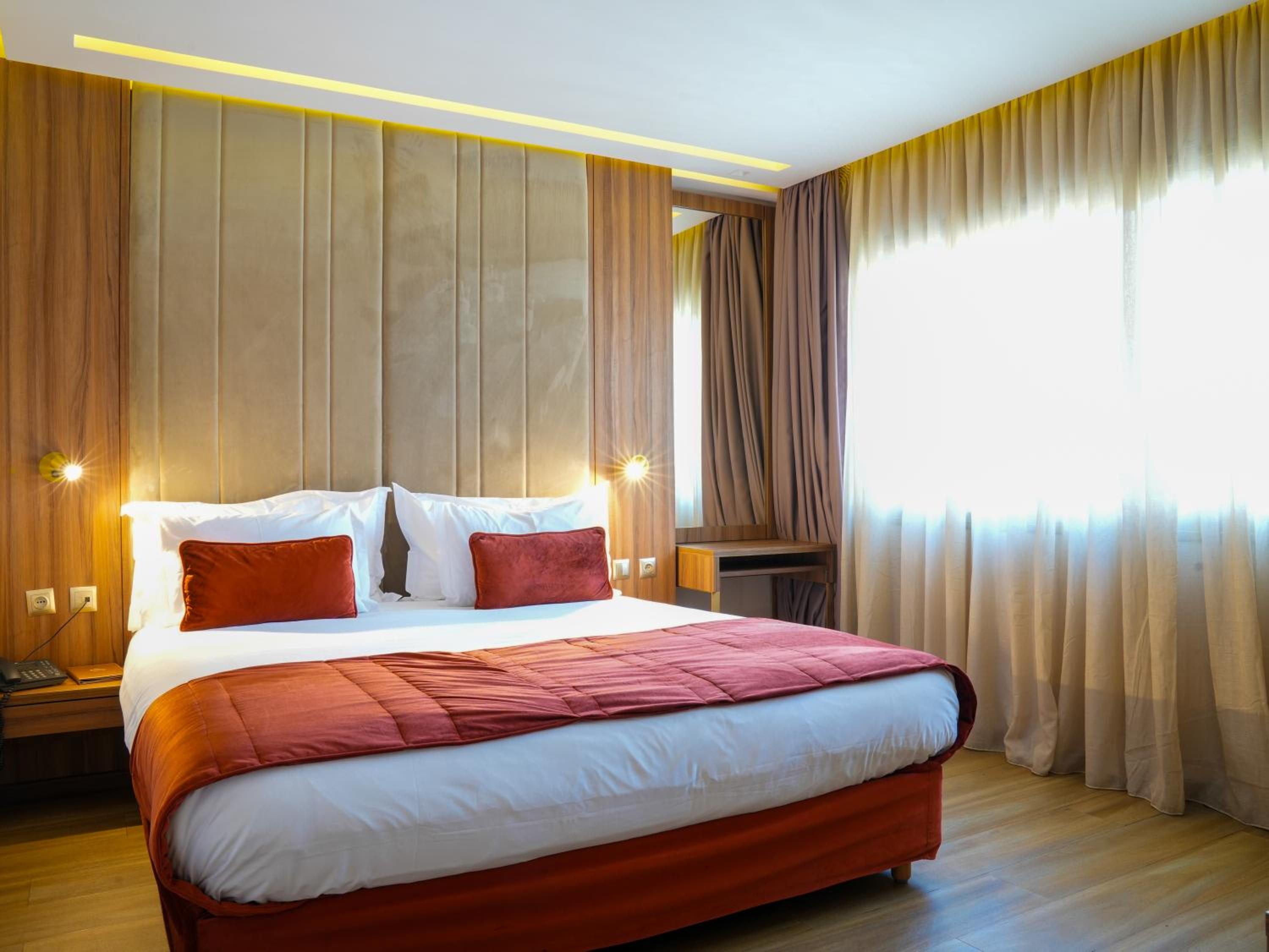 Suite with Balcony - Photo 11