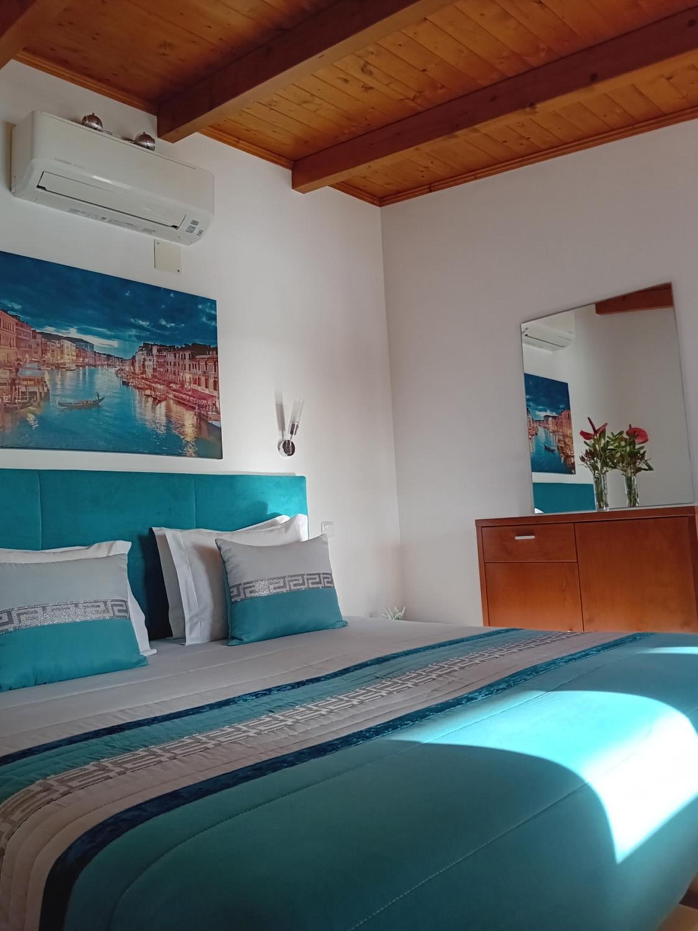 One-Bedroom Apartment with Pool View - Photo 7