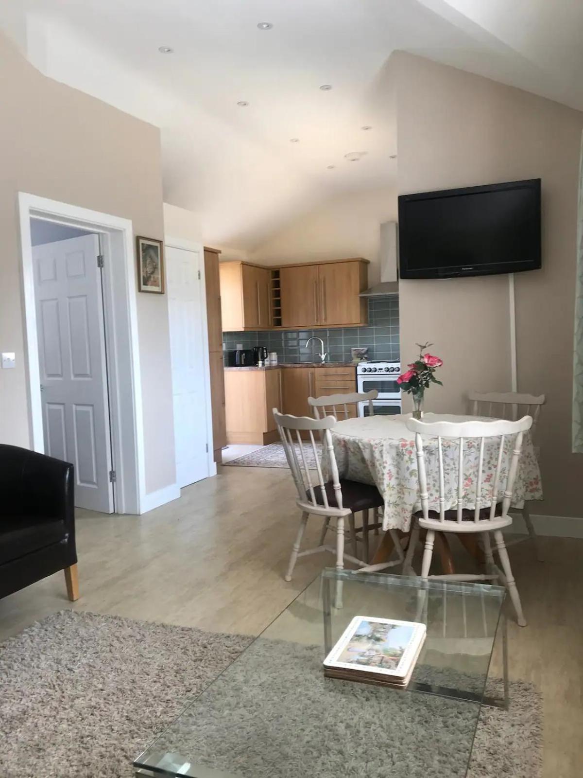 One-Bedroom House photo 2
