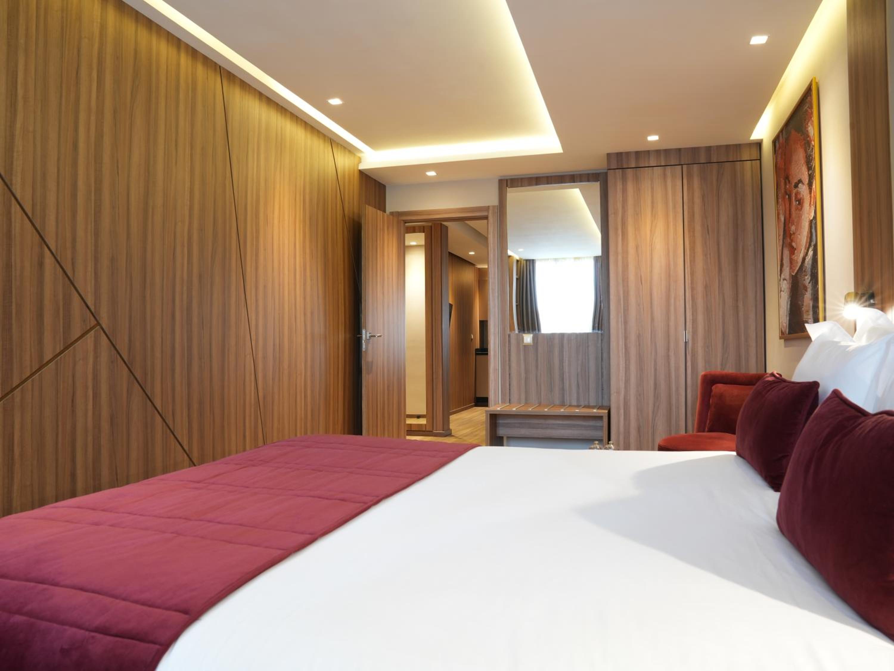 Deluxe Suite - Photo 3