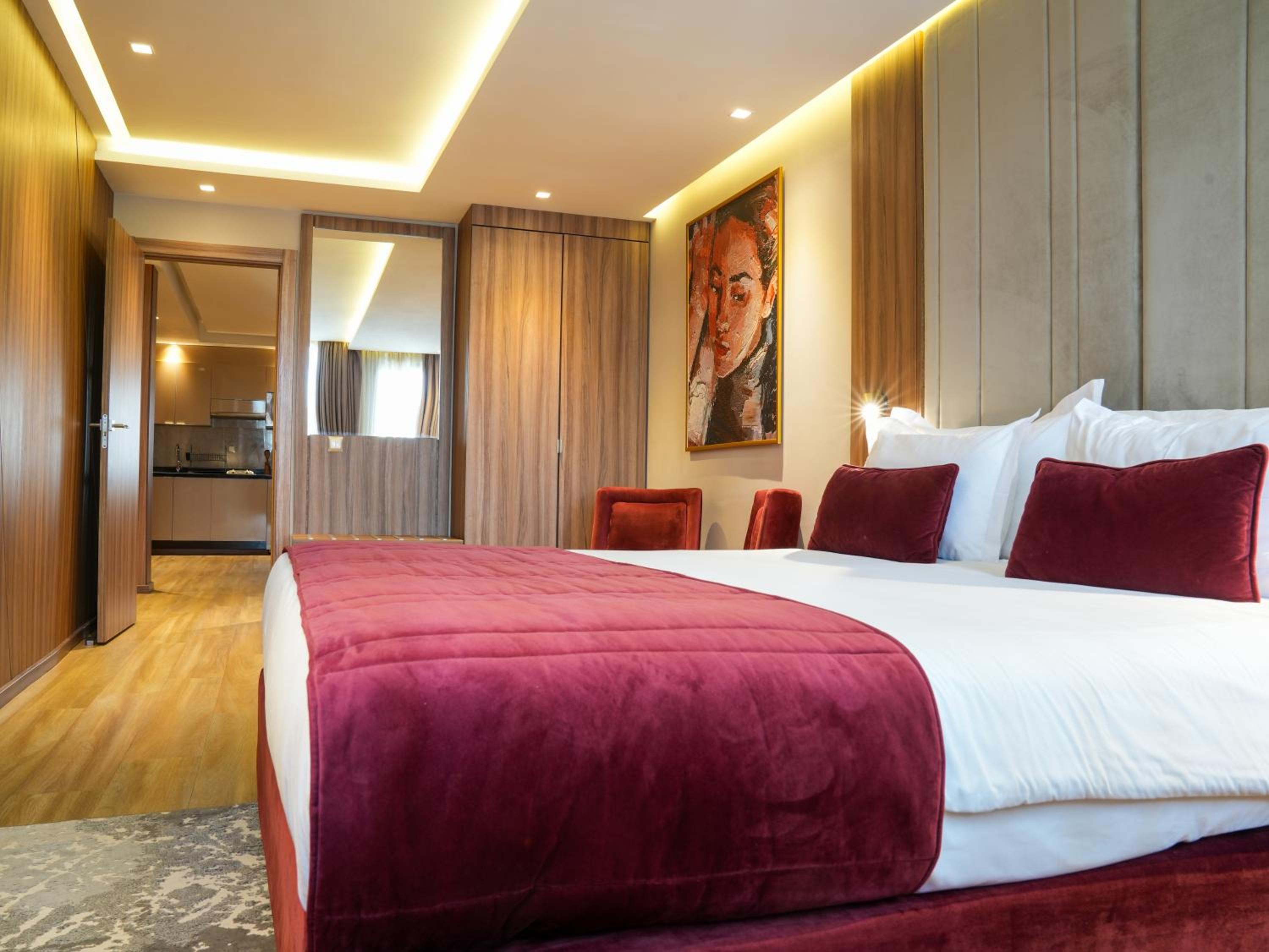 Deluxe Suite - Photo 15