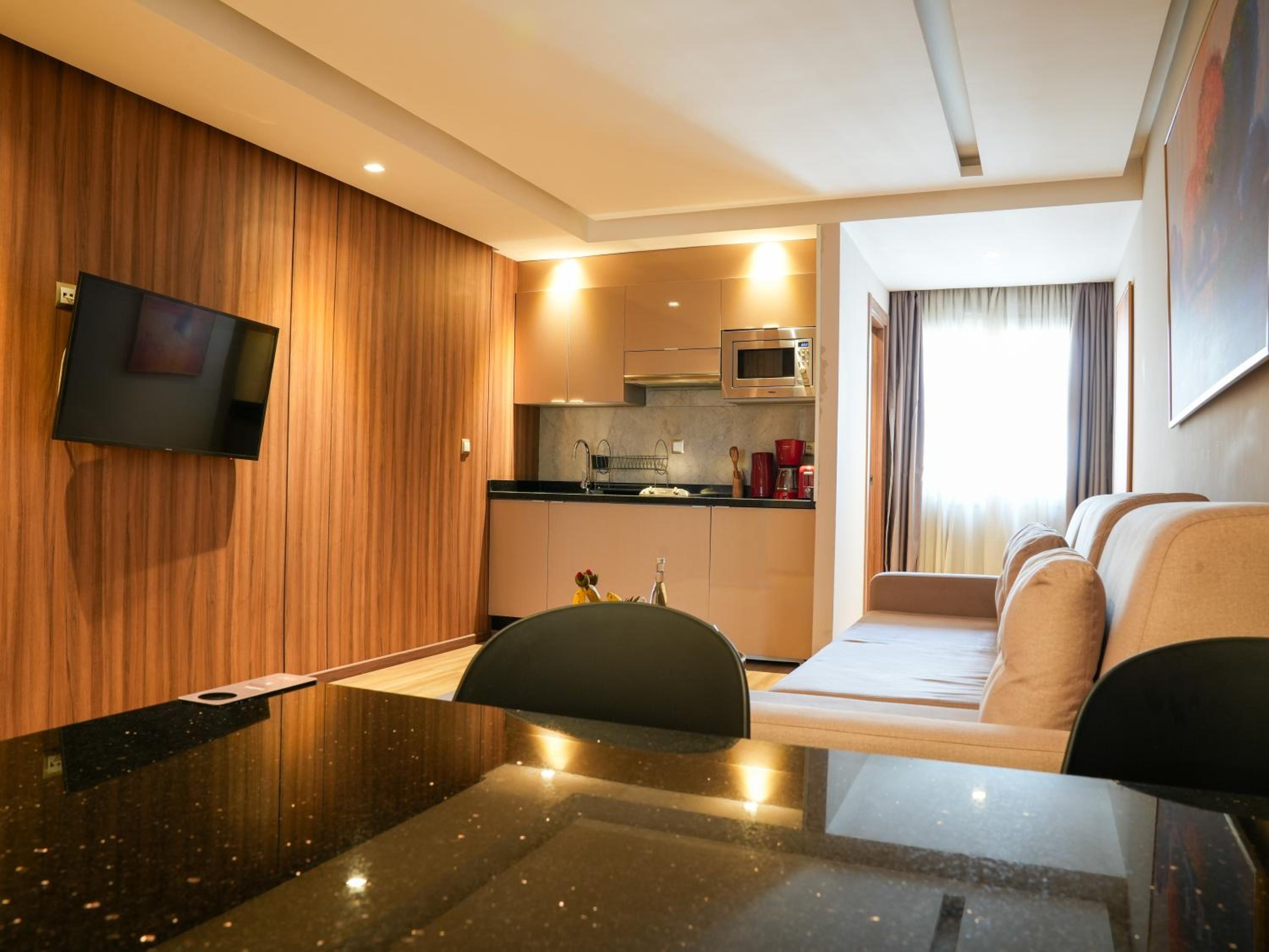 Deluxe Suite - Photo 6