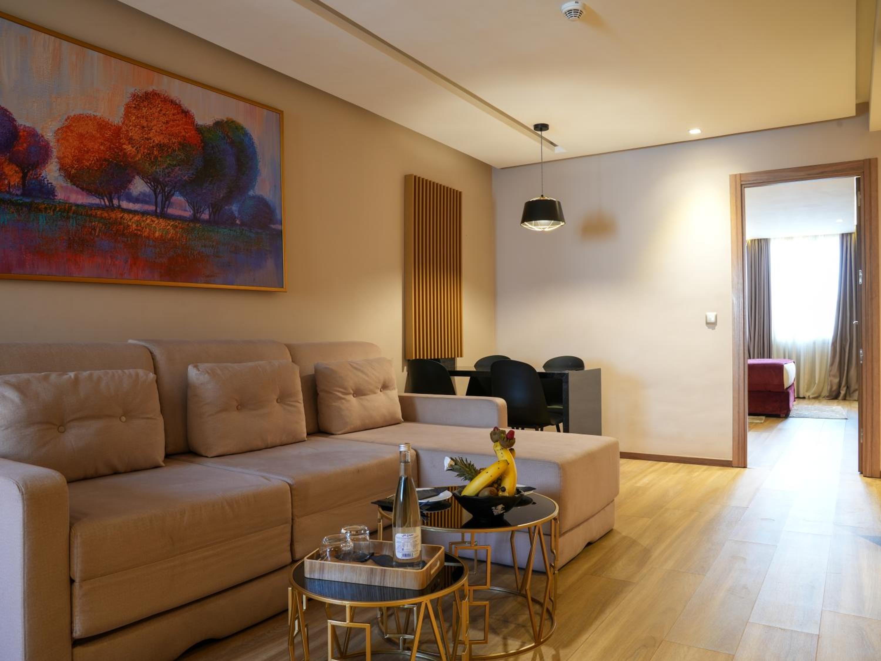Deluxe Suite - Photo 1