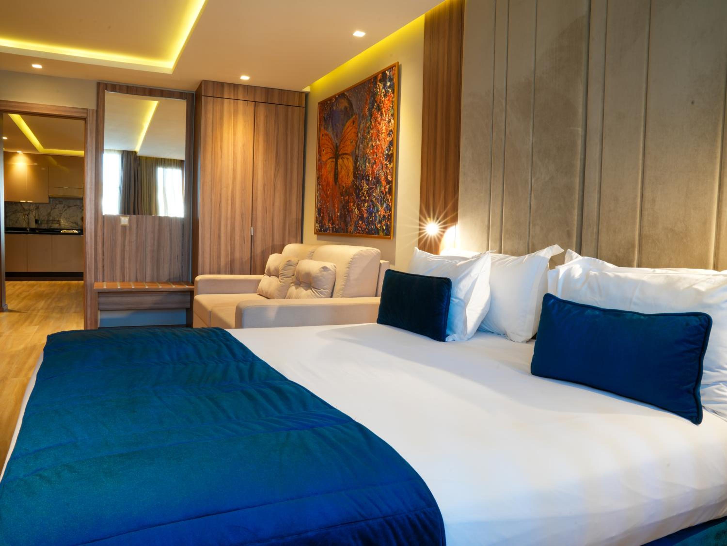 Deluxe Suite - Photo 5