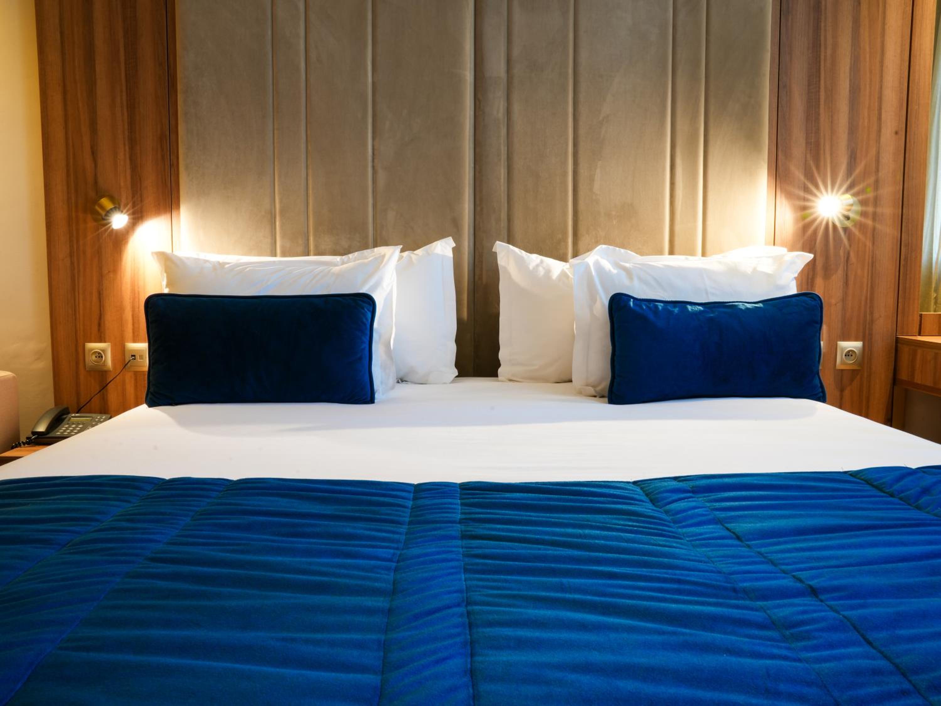 Deluxe Suite - Photo 9